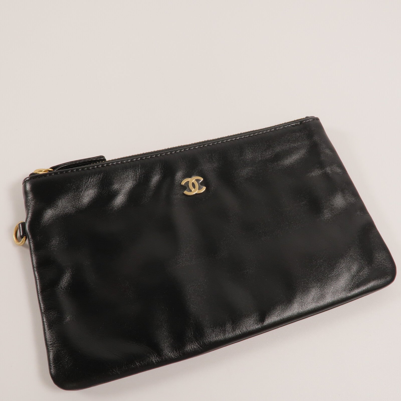 CHANEL 牛皮皮革Chanel 22 Medium鏈帶肩背袋