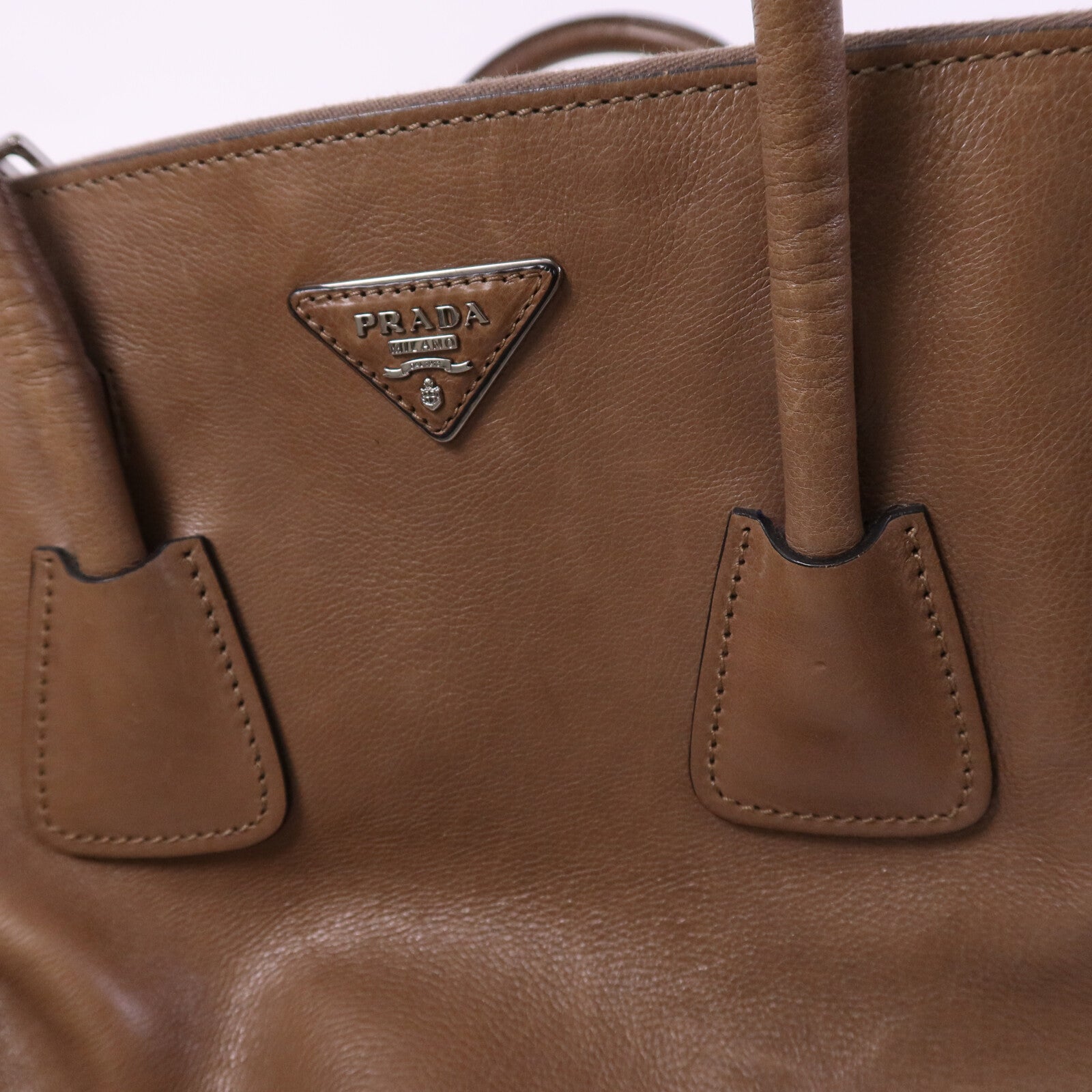 PRADA 牛皮皮革Hand Bag銀扣手挽袋