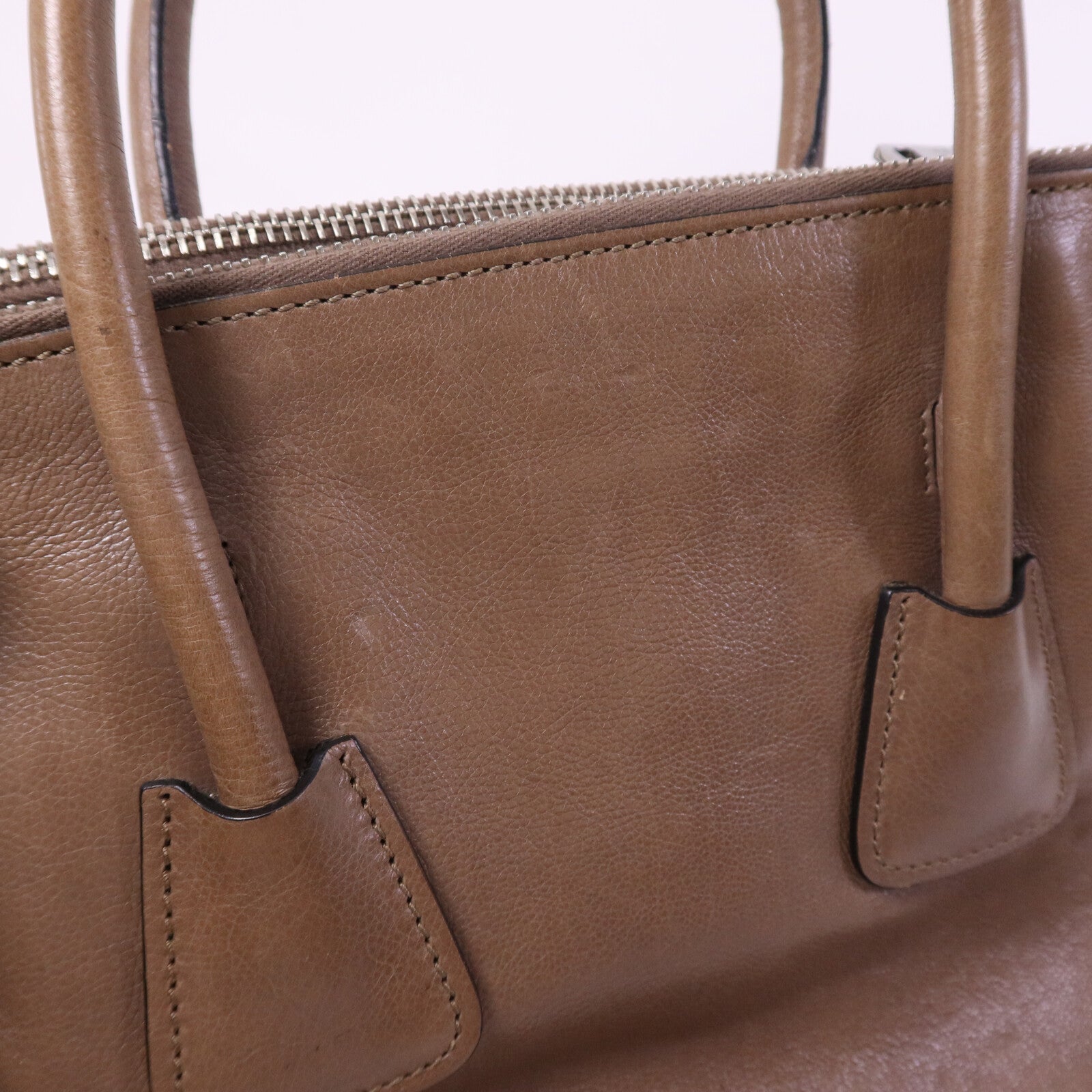 PRADA 牛皮皮革Hand Bag銀扣手挽袋