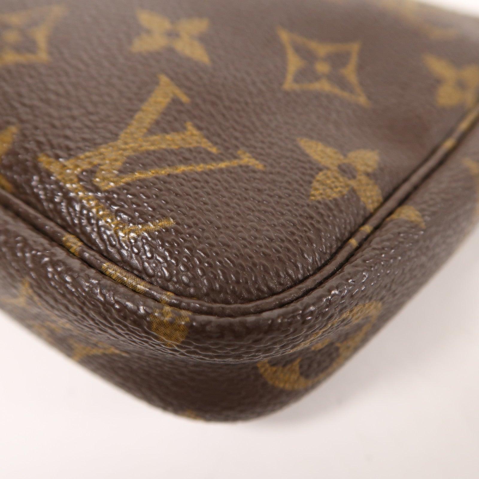 LOUIS VUITTON Monogram Pochette Accessoires金扣手拿包