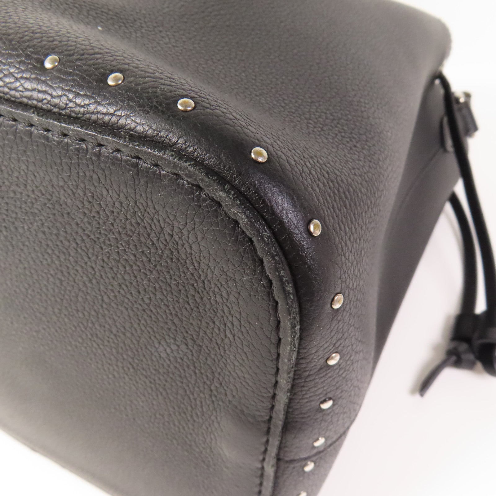 LOUIS VUITTON 牛皮皮革Rock Me Bucket Studs銀扣肩背袋