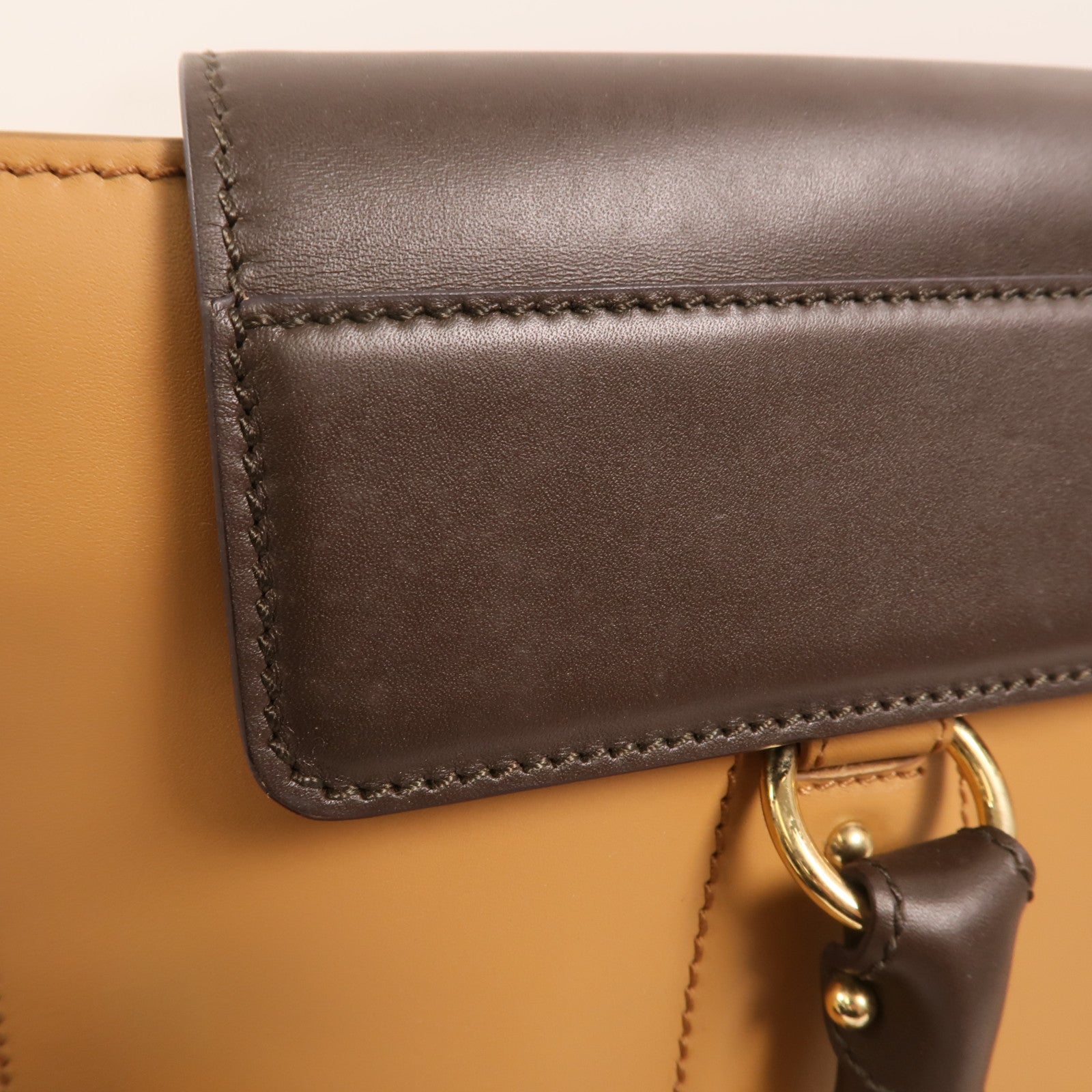 Salvatore Ferragamo 牛皮皮革Gancini Bag金扣手挽袋