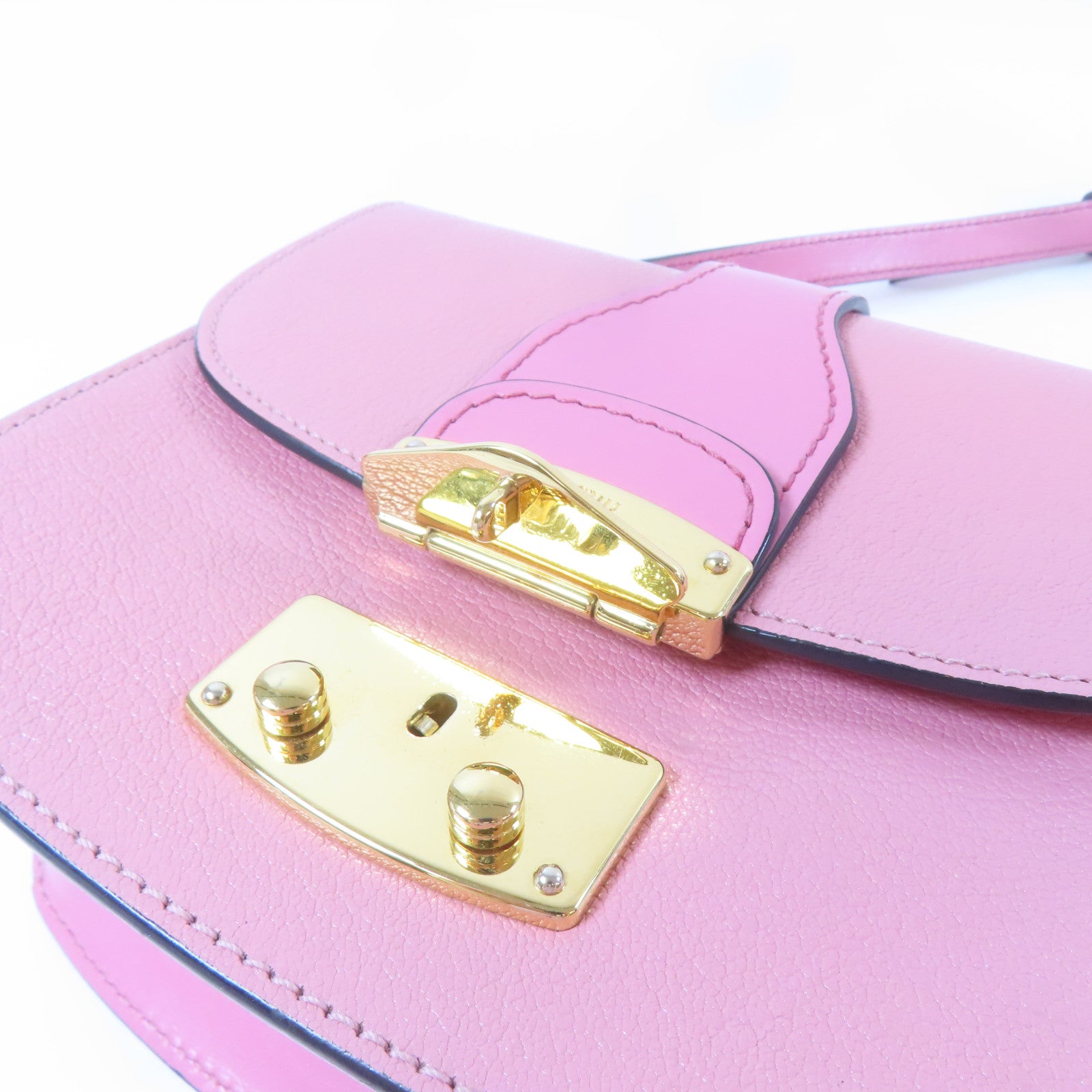 Miu Miu 山羊皮革Madras金扣鏈帶肩背袋粉紅色