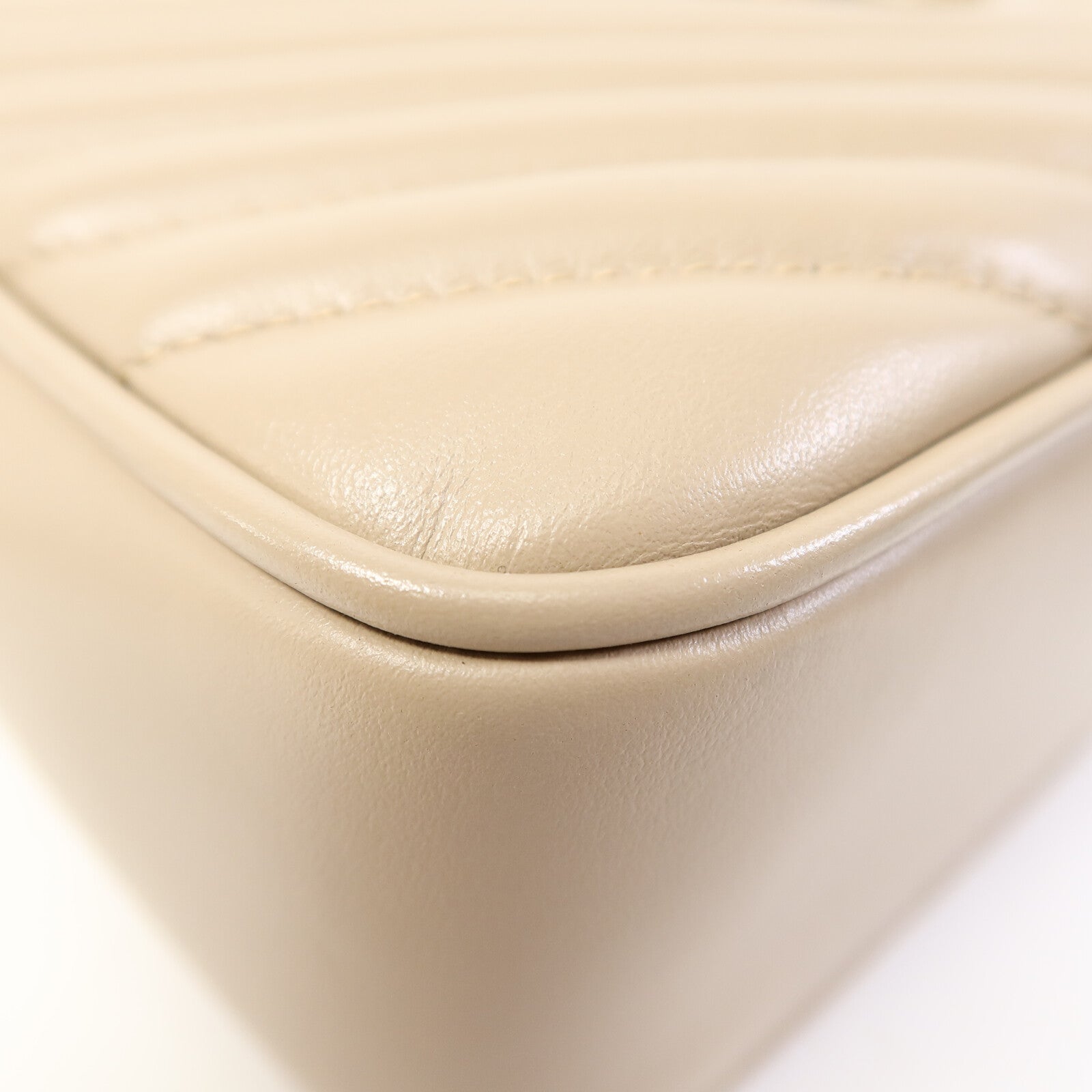 SAINT LAURENT 牛皮皮革LOU Monogram Camera Shoulder Bag金扣肩背袋
