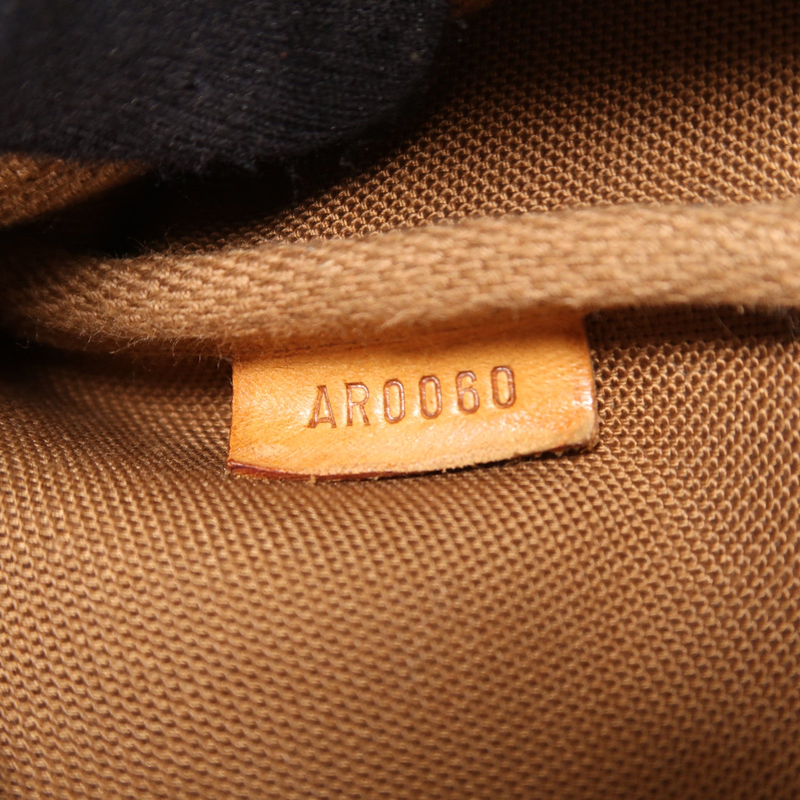 LOUIS VUITTON Monogram Pochette Accessoires金扣手拿包