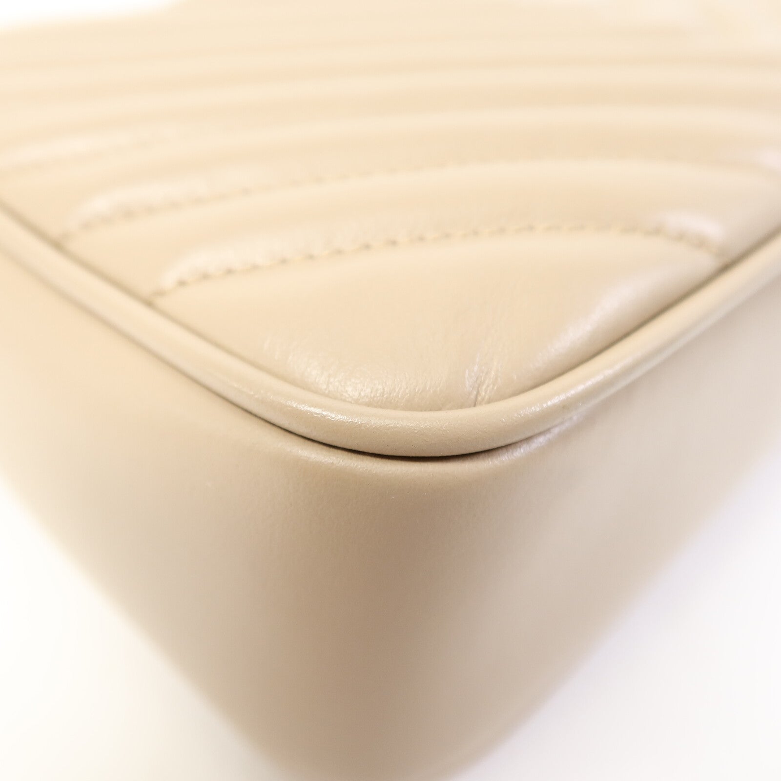 SAINT LAURENT 牛皮皮革LOU Monogram Camera Shoulder Bag金扣肩背袋