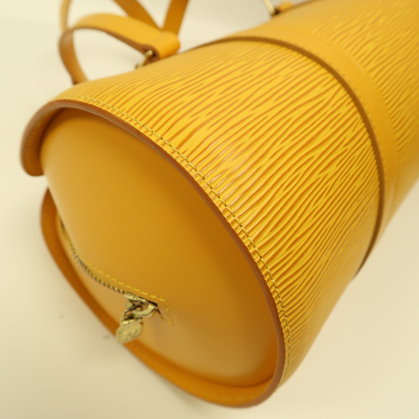 LOUIS VUITTON Epi皮革Soufflot金扣手挽袋黃色
