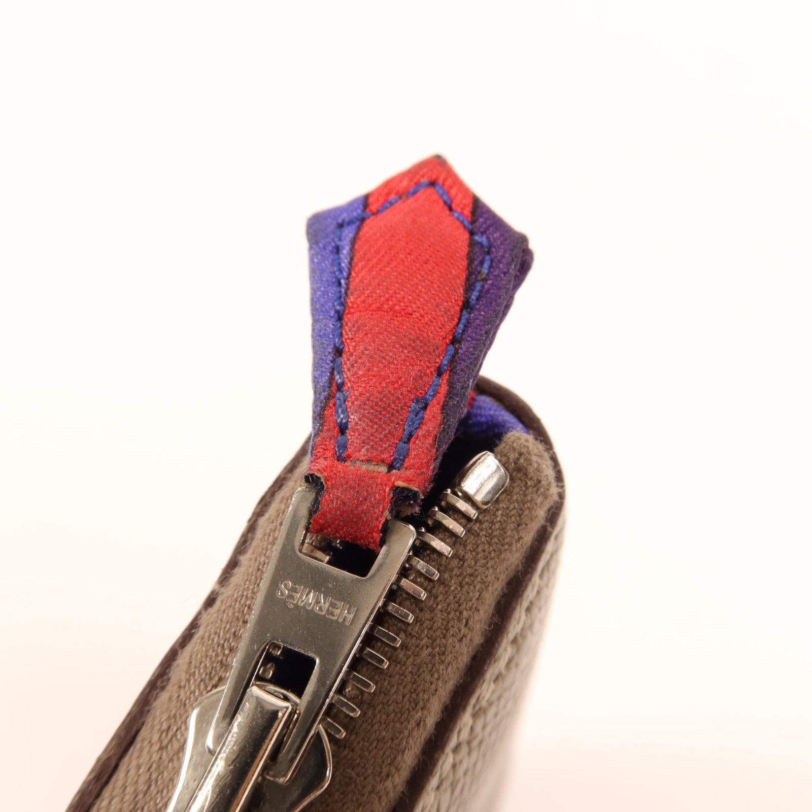 HERMES Epsom皮革Silk In Compact銀扣錢包Etoupe