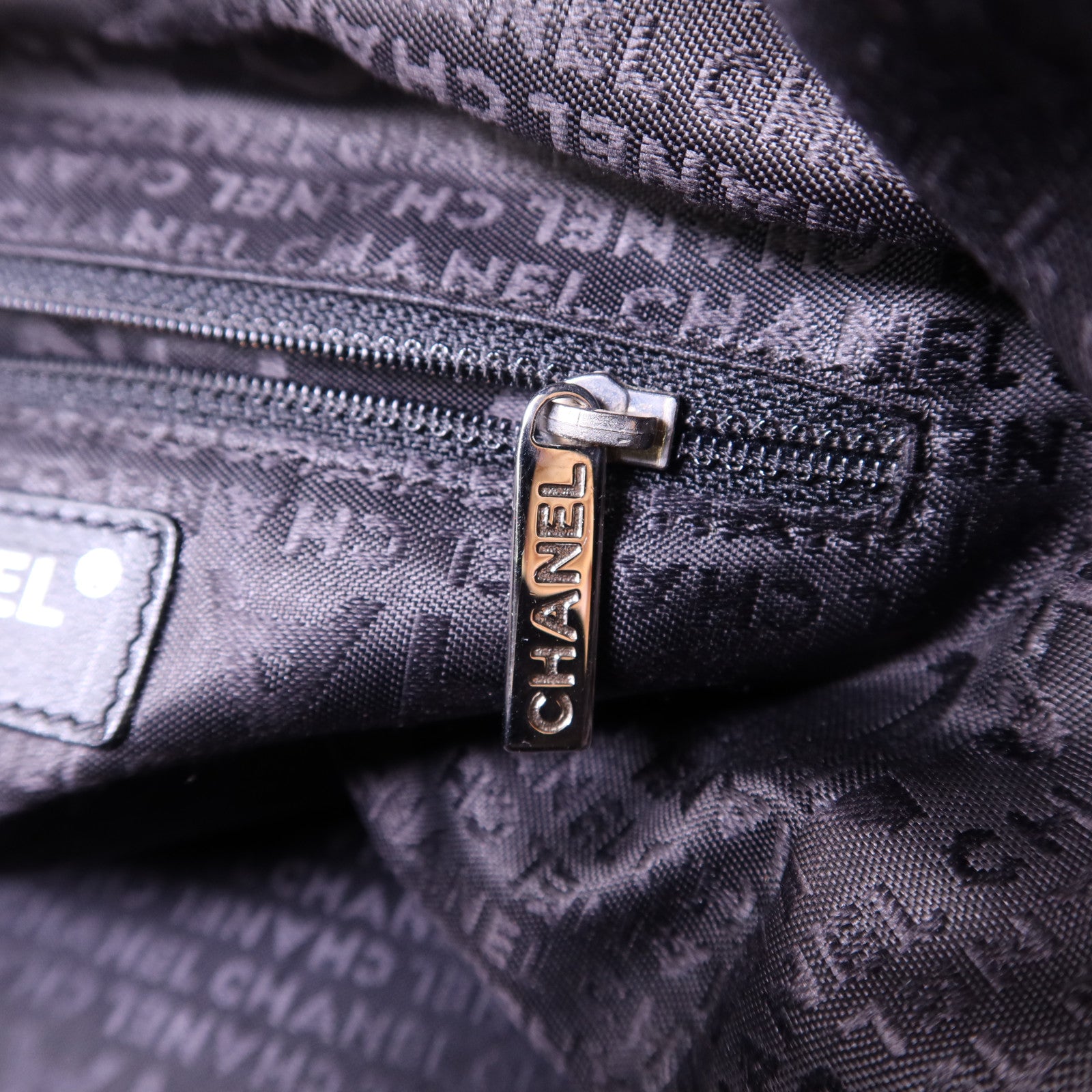 CHANEL 皮革Handbag銀扣手挽袋
