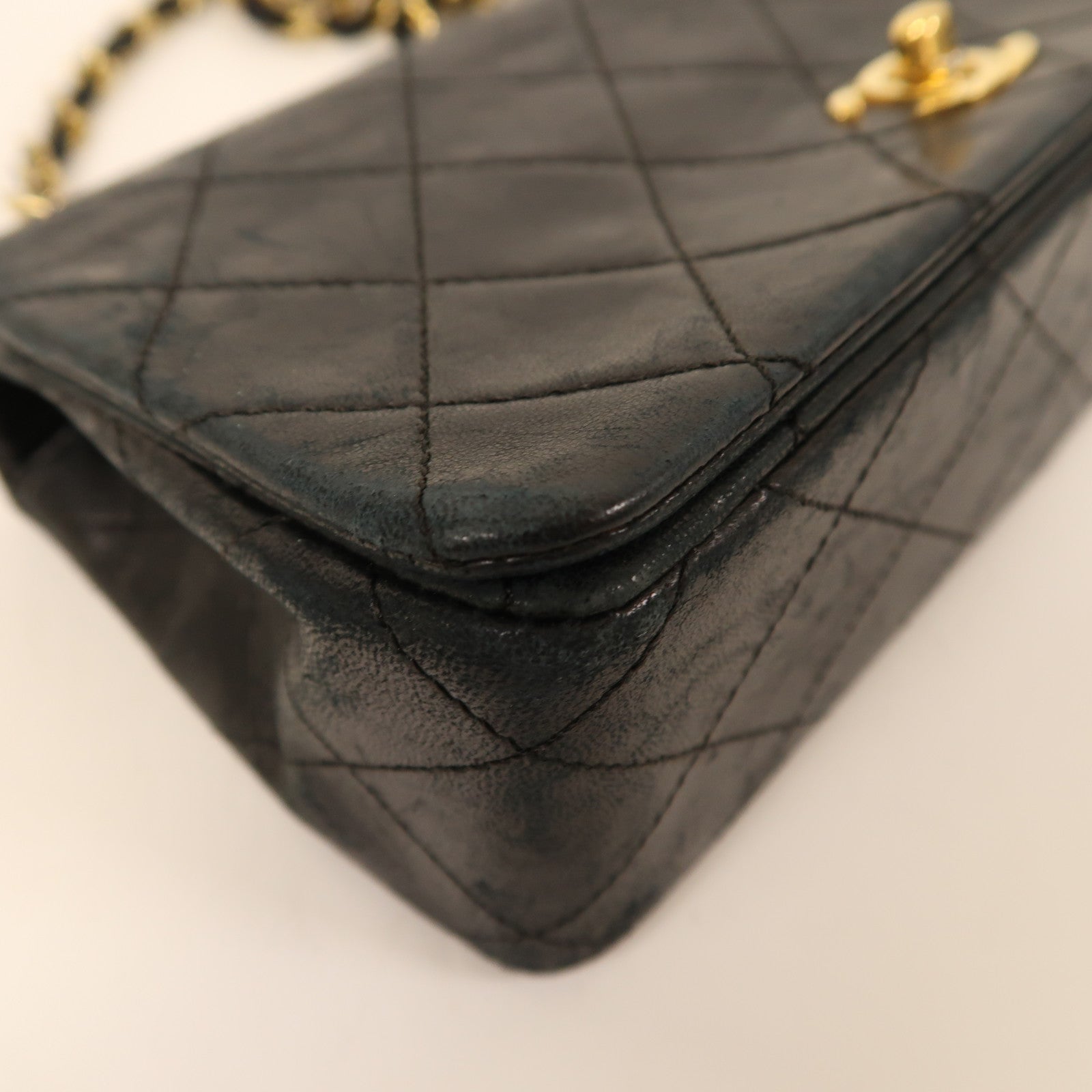 CHANEL 牛皮皮革Vintage Chain Shoulder金扣鏈帶肩背袋黑色