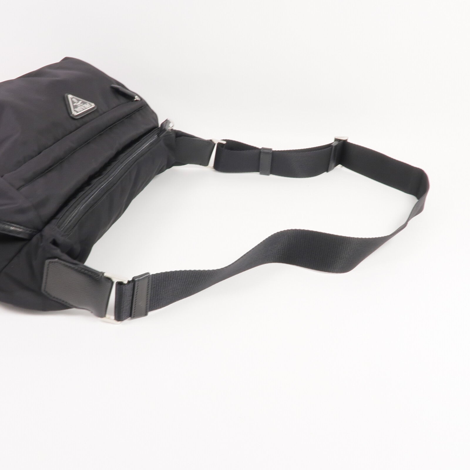 PRADA 尼龍Shoulder Bag銀扣肩背袋