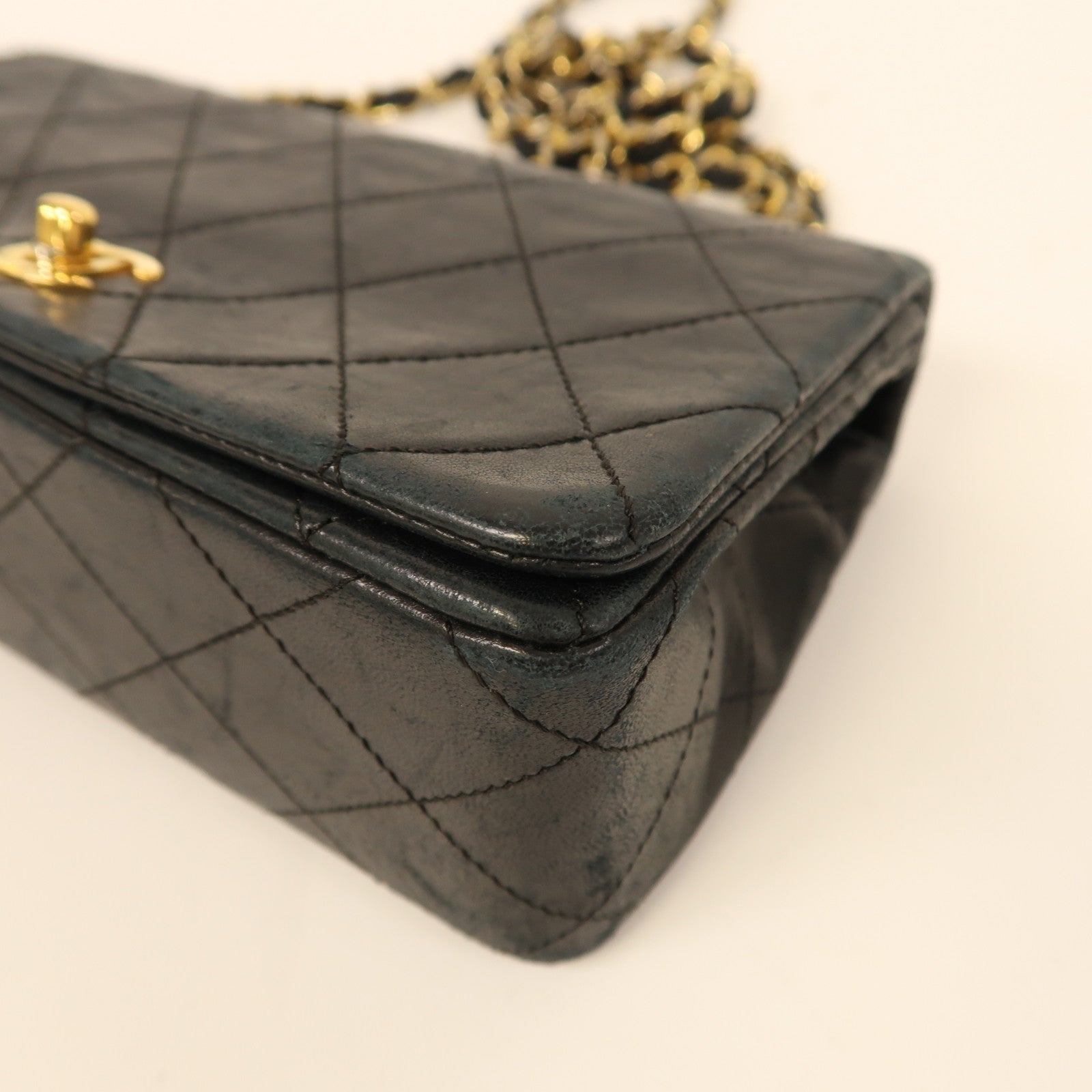 CHANEL 牛皮皮革Vintage Chain Shoulder金扣鏈帶肩背袋黑色