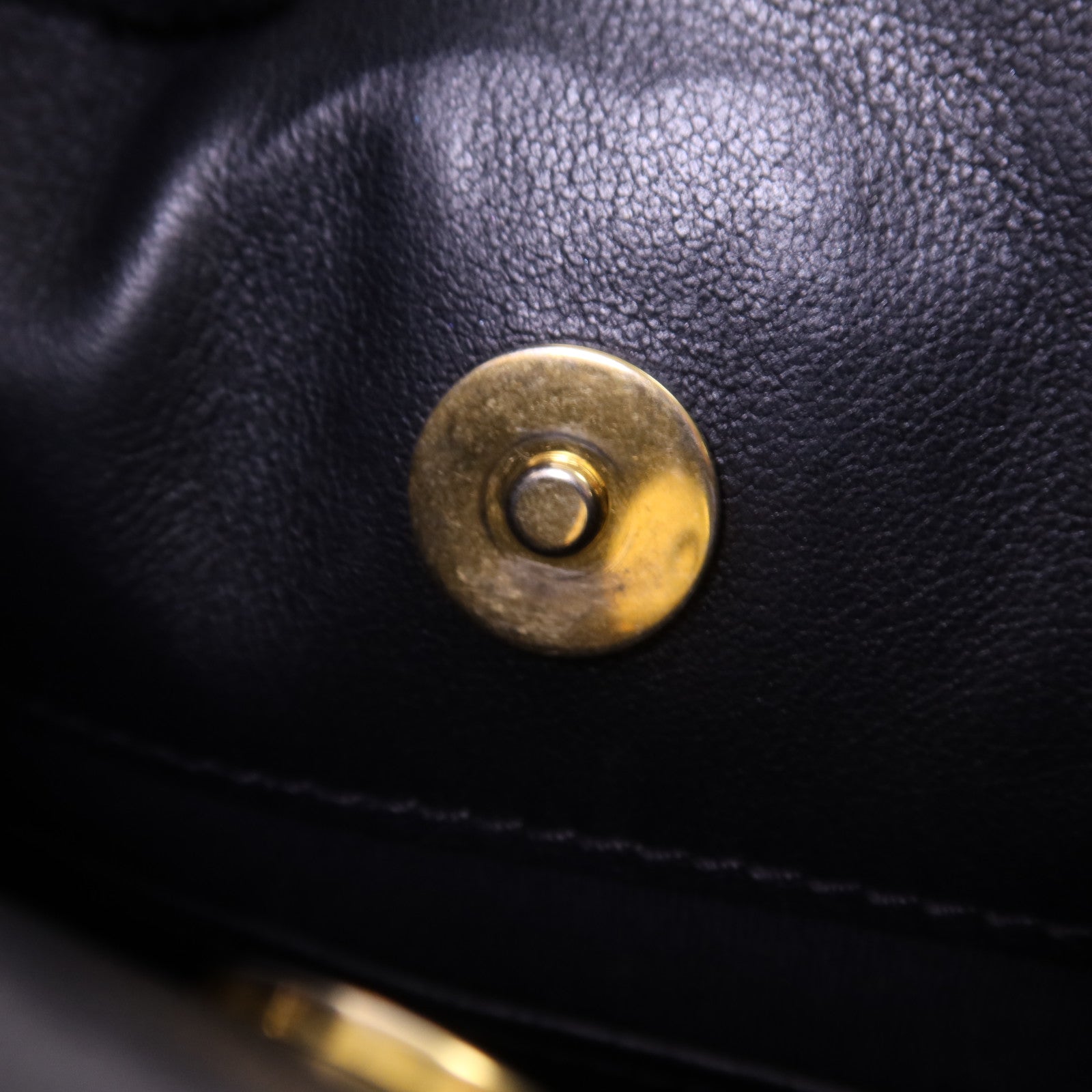 CHANEL 牛皮皮革24S Hobo金扣鏈帶肩背袋