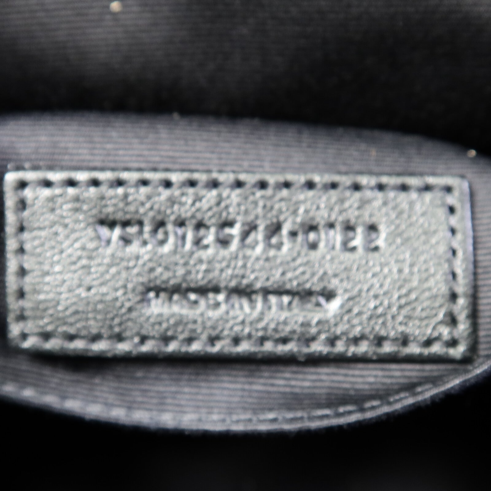 SAINT LAURENT 牛皮皮革LOU Monogram Camera Shoulder Bag金扣肩背袋