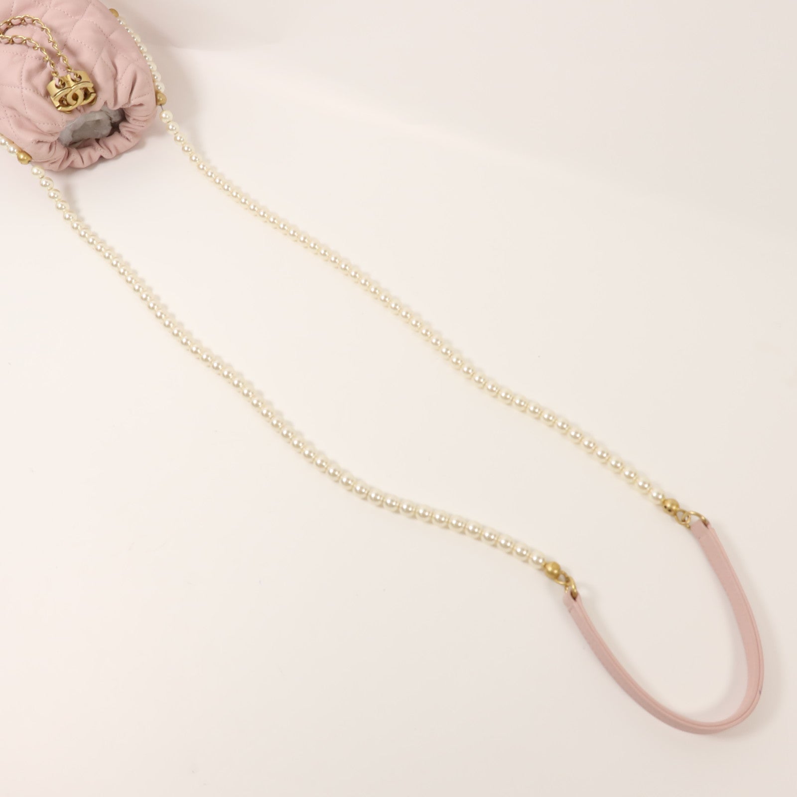CHANEL 【激減優惠】羊皮皮革Bucket Pearl Bag金扣肩背袋