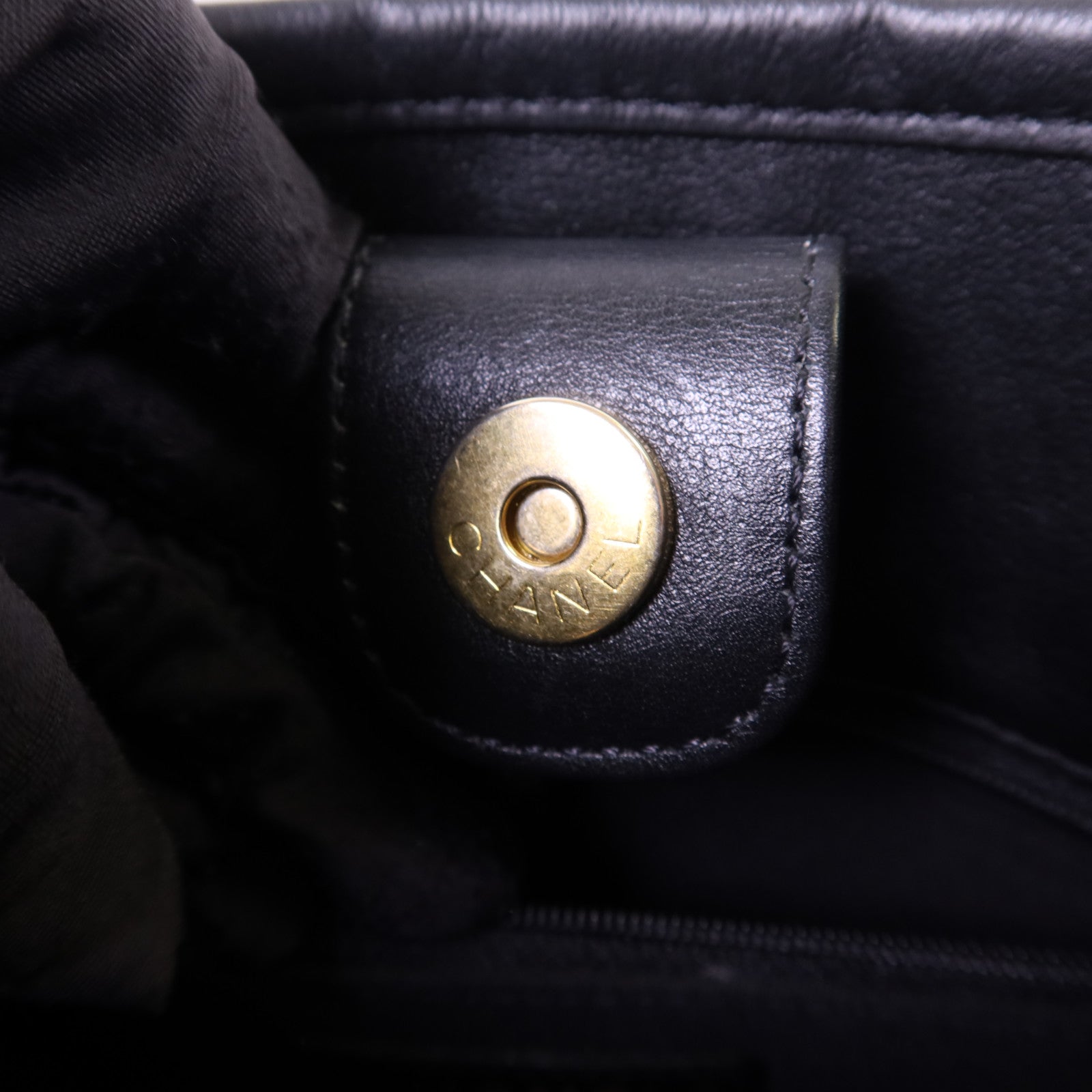 CHANEL 牛皮皮革24S Hobo金扣鏈帶肩背袋