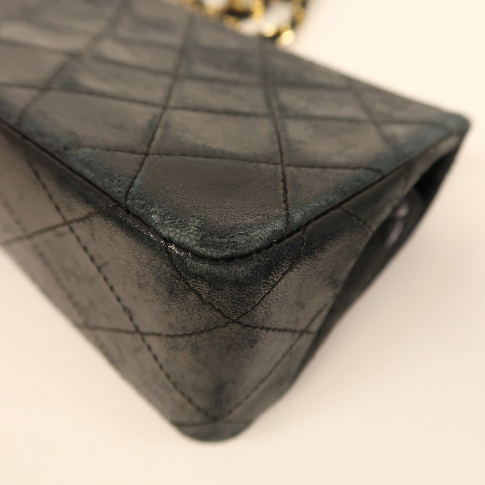 CHANEL 牛皮皮革Vintage Chain Shoulder金扣鏈帶肩背袋黑色