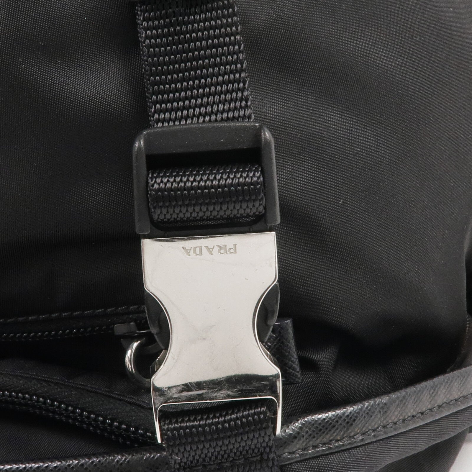 PRADA 尼龍Shoulder Bag銀扣肩背袋