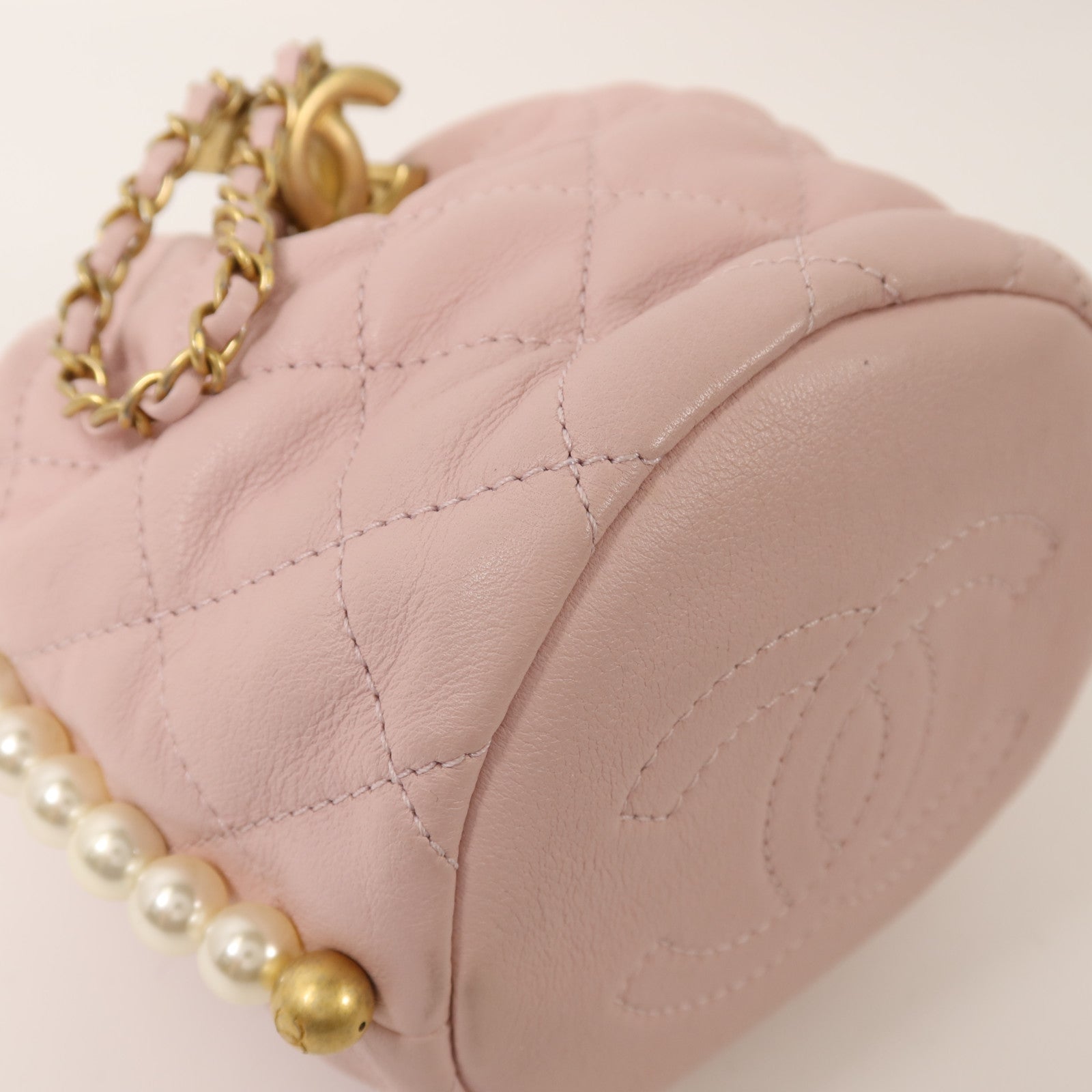 CHANEL 【激減優惠】羊皮皮革Bucket Pearl Bag金扣肩背袋