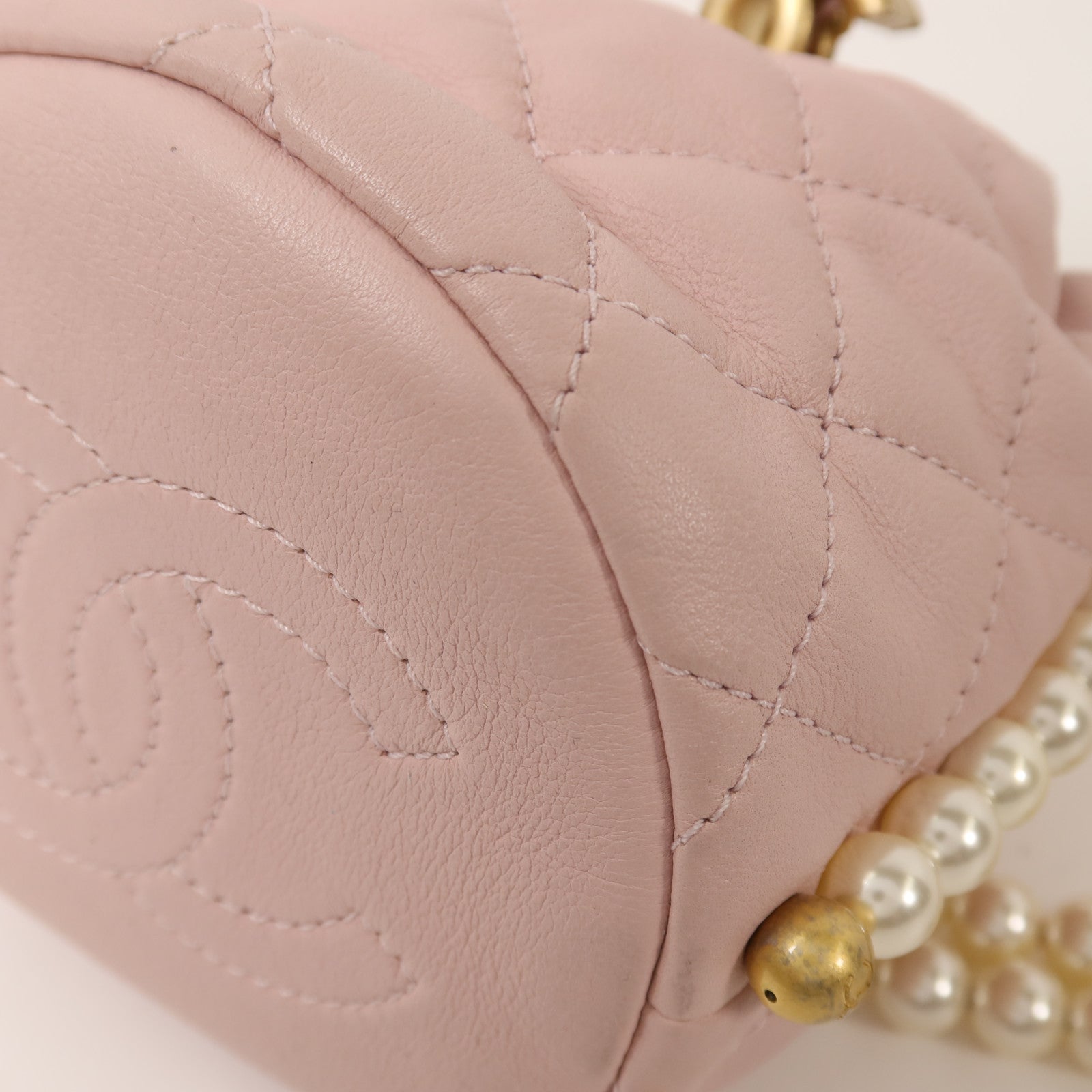 CHANEL 【激減優惠】羊皮皮革Bucket Pearl Bag金扣肩背袋