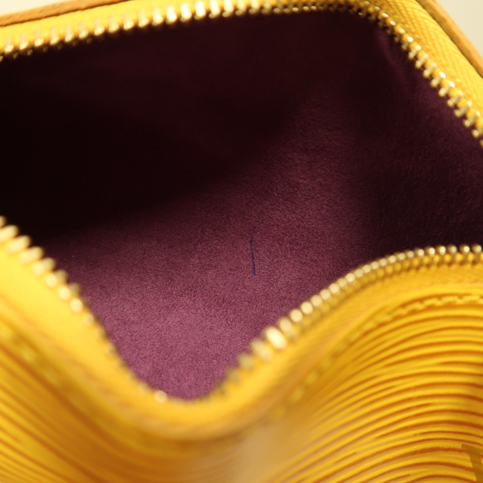 LOUIS VUITTON Epi皮革Soufflot金扣手挽袋黃色