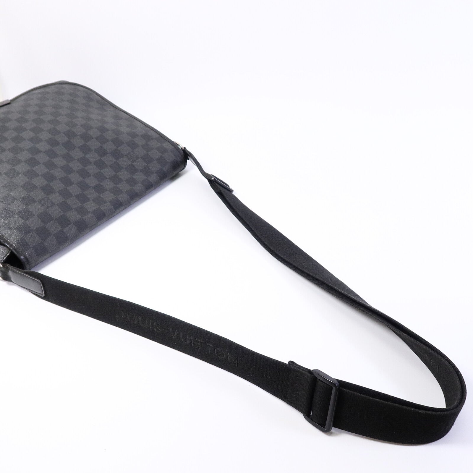 LOUIS VUITTON Damier Graghite Daniel MM銀扣肩背袋