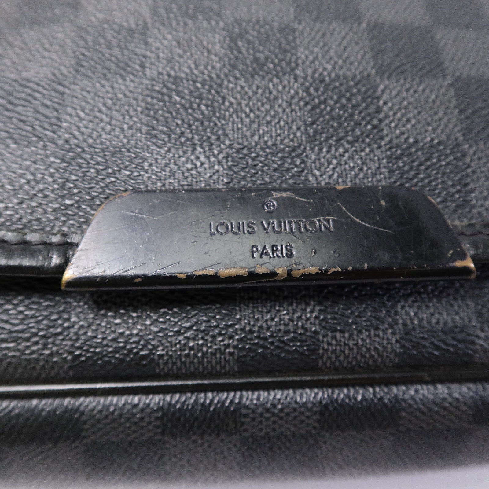 LOUIS VUITTON Damier Graghite Daniel MM銀扣肩背袋