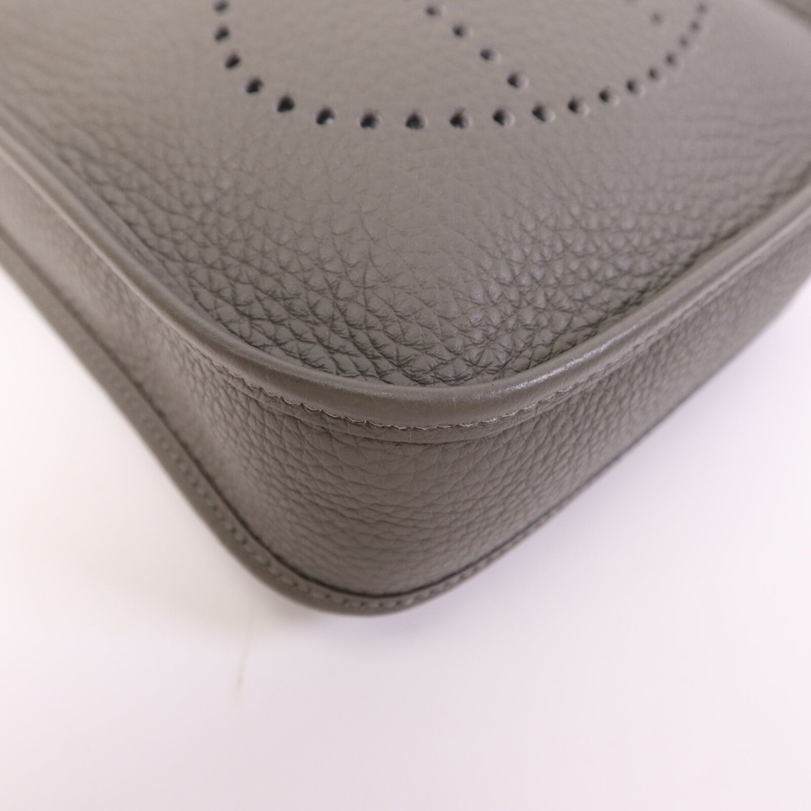 HERMES Clemence皮革Evelyne TPM金扣肩背袋Gris Meyer