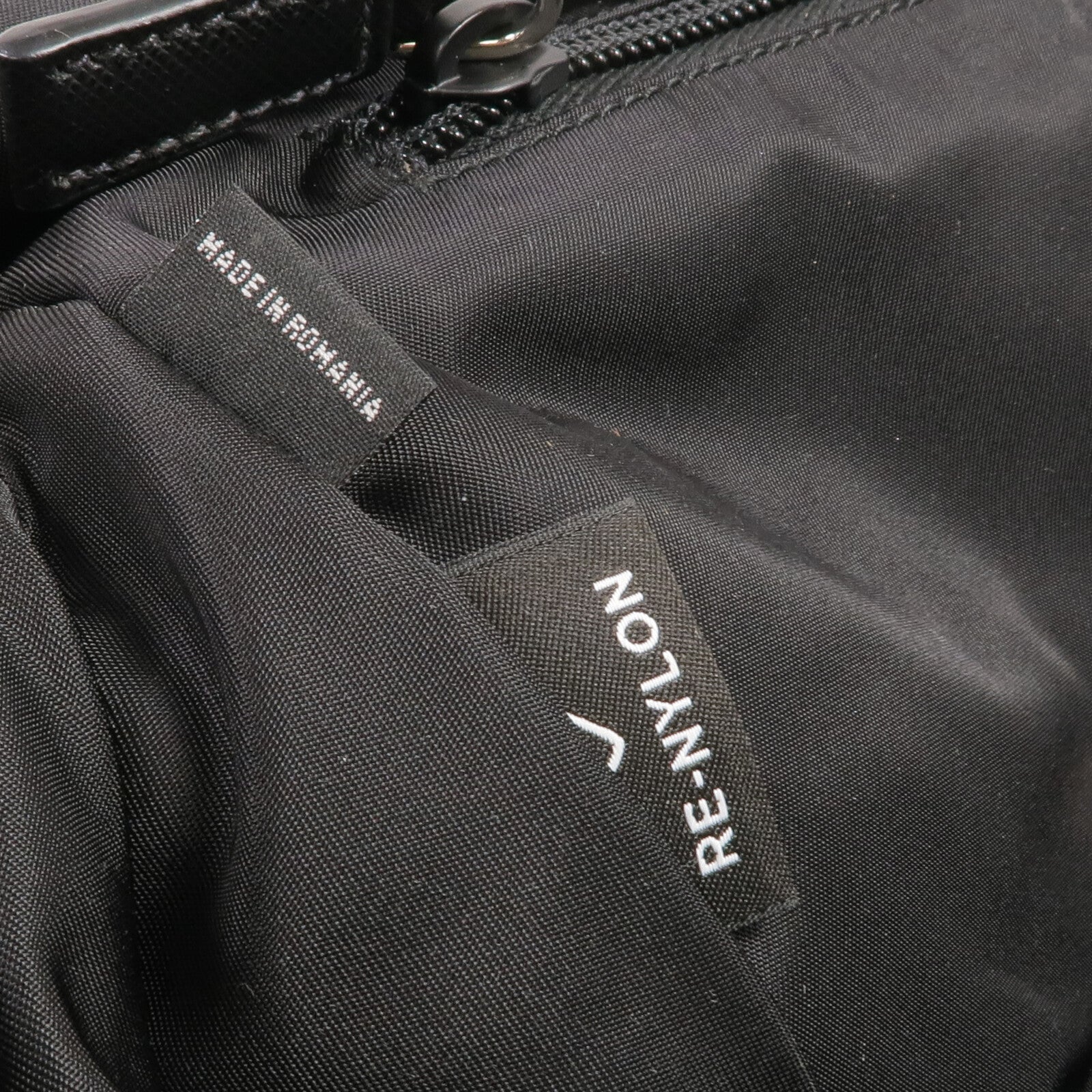 PRADA 尼龍Shoulder Bag銀扣肩背袋