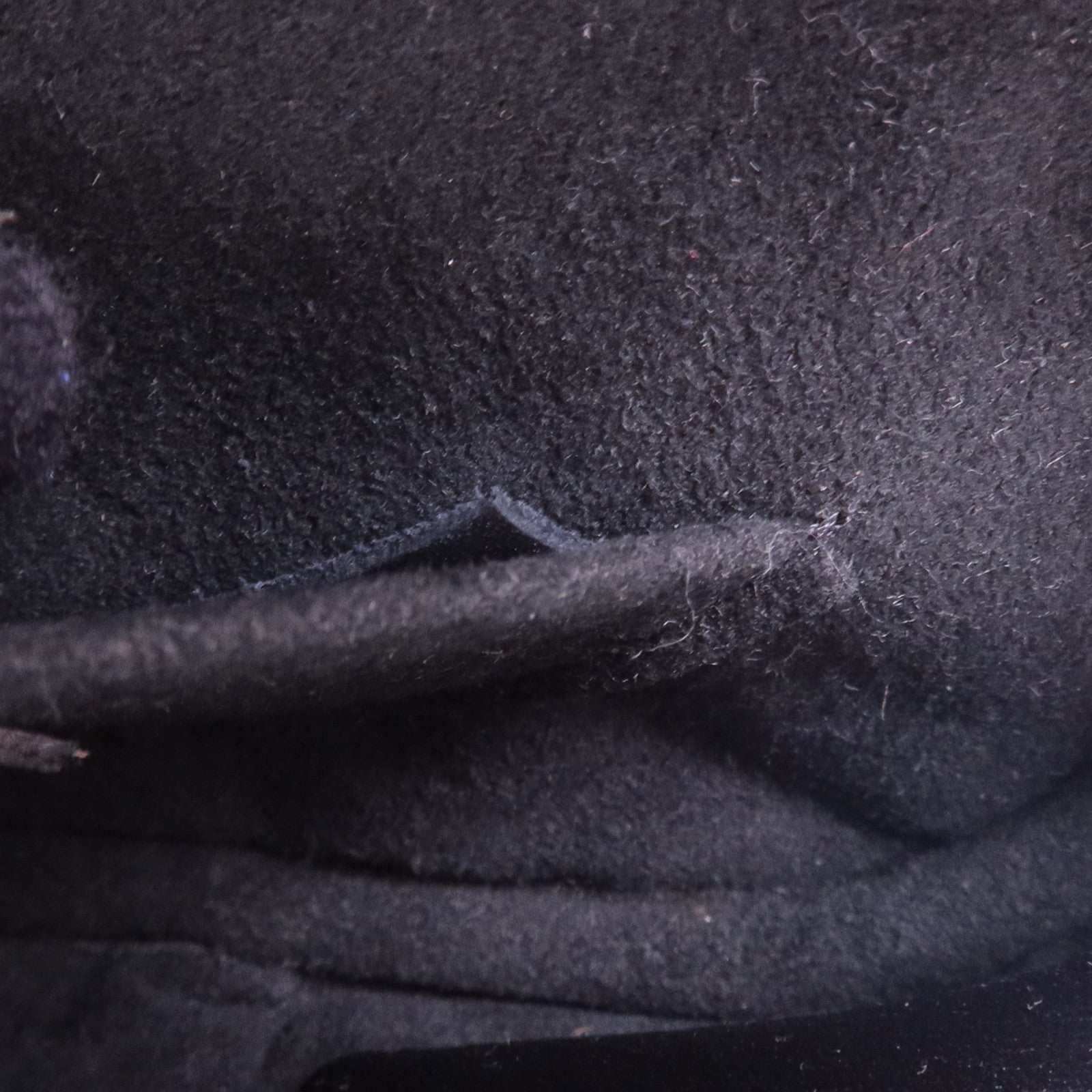 LOUIS VUITTON 牛皮皮革New Wave Heart Bag金扣肩背袋