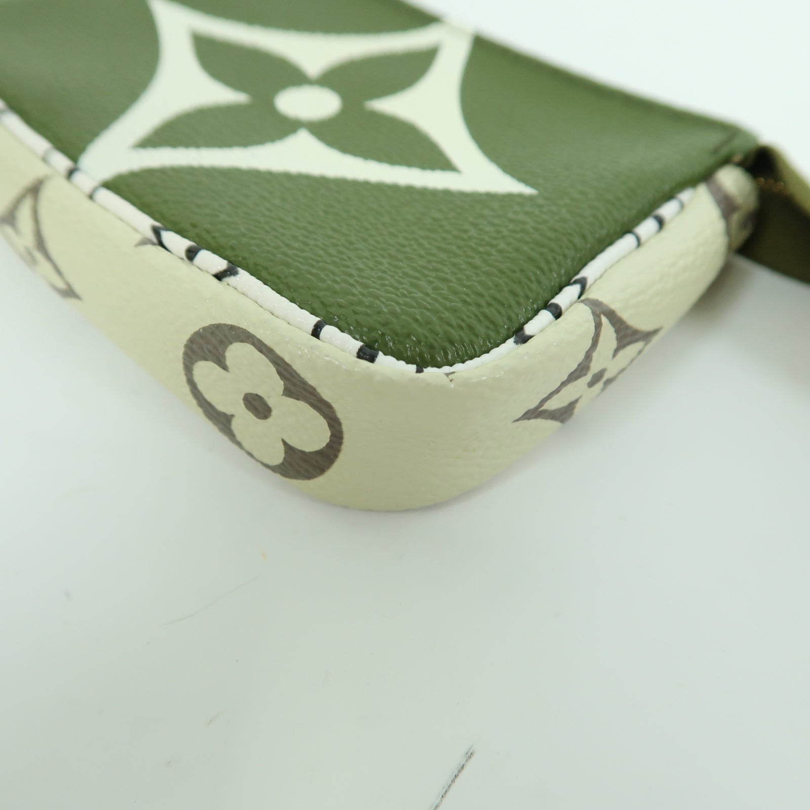 LOUIS VUITTON Monogram Giant Micro金扣零錢包綠色