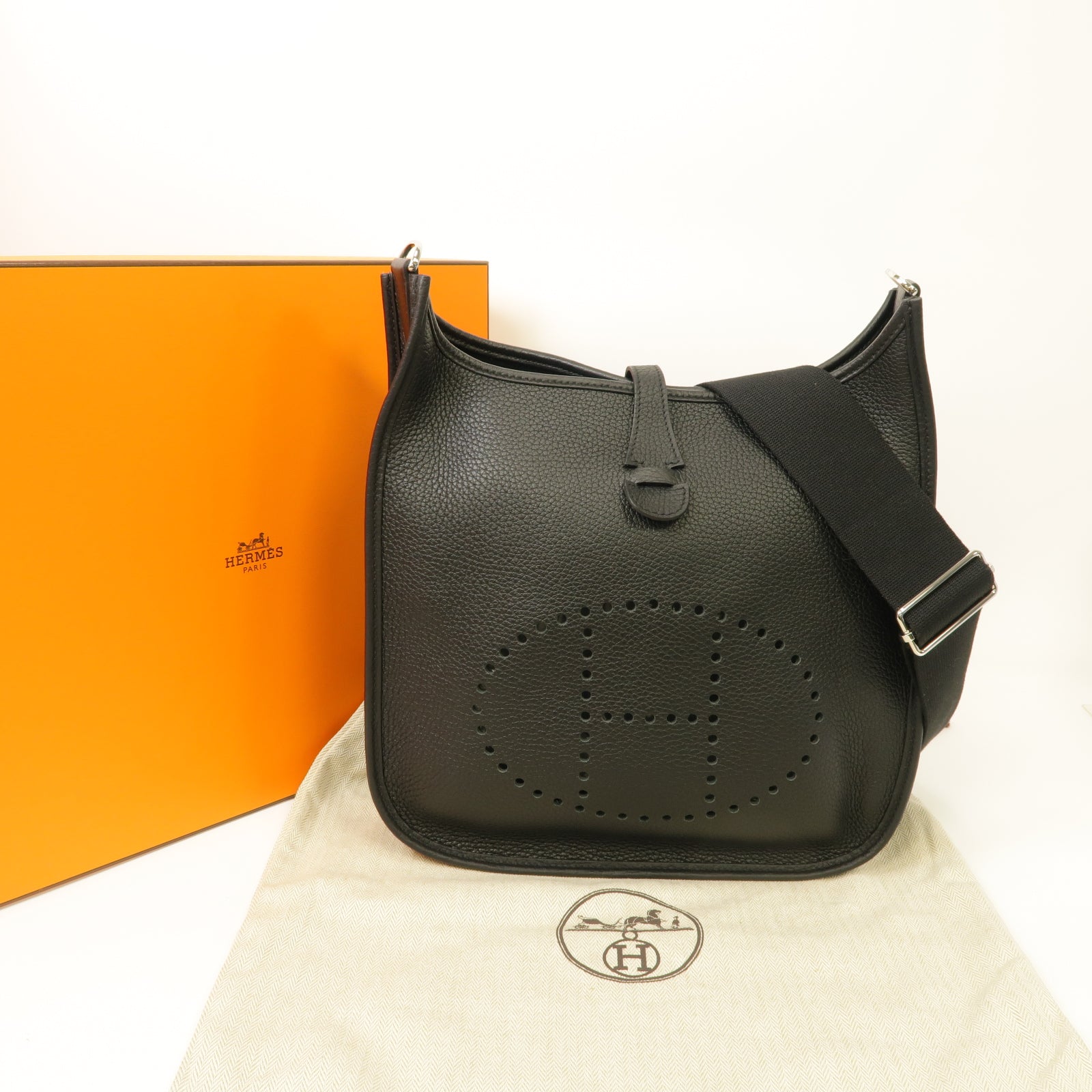 HERMES 【激減優惠】Clemence皮革Evelyne PM銀扣肩背袋Noir/黑色
