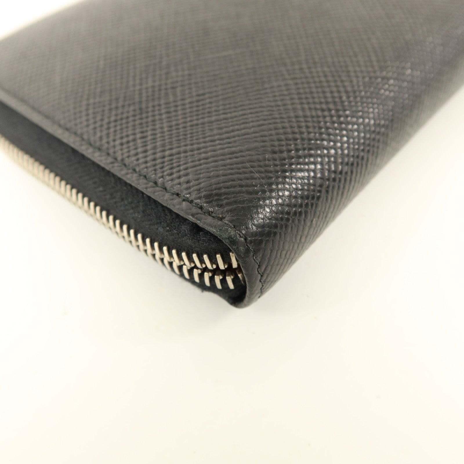 PRADA Saffiano皮革Long Round Wallet銀扣長錢包