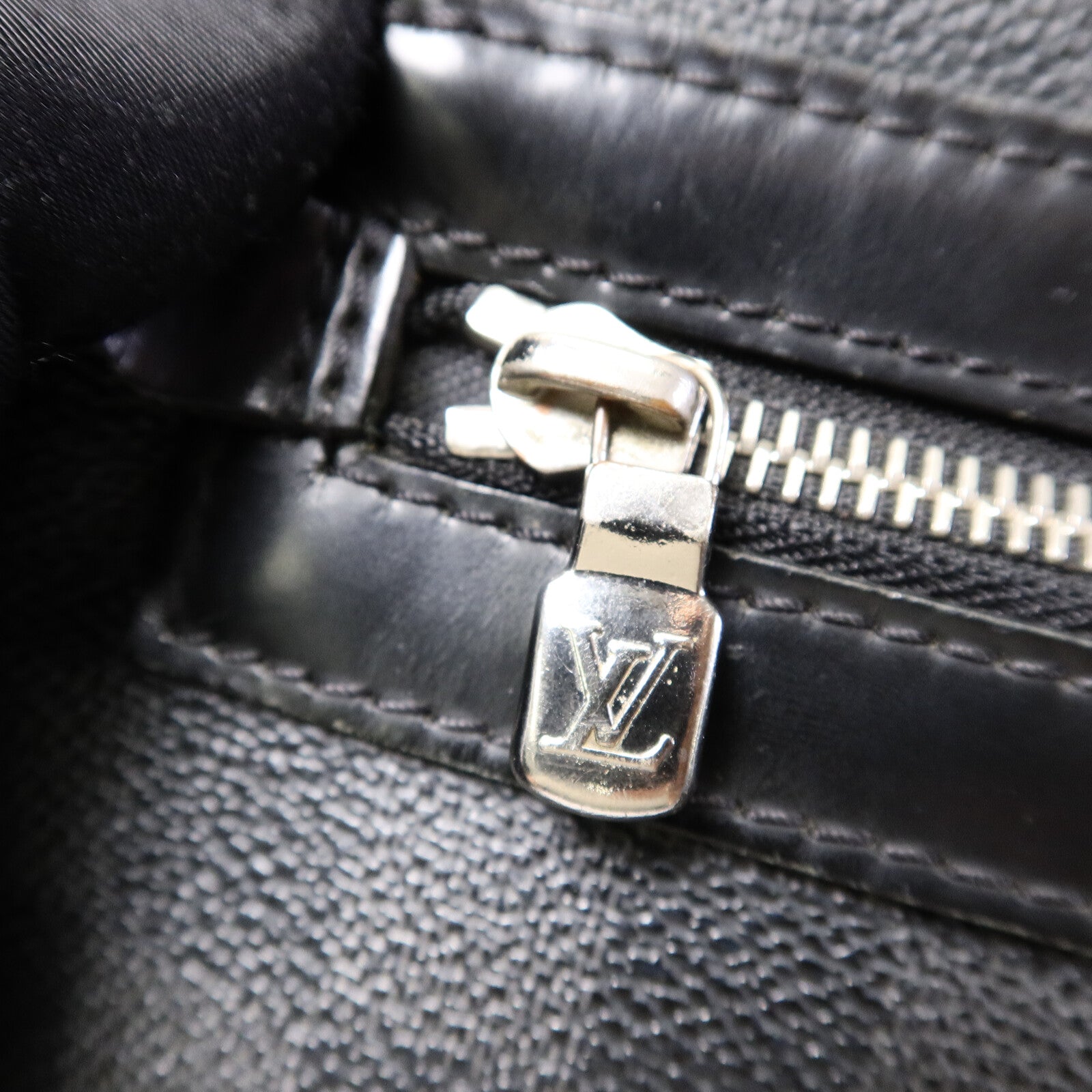 LOUIS VUITTON Damier Graghite Daniel MM銀扣肩背袋