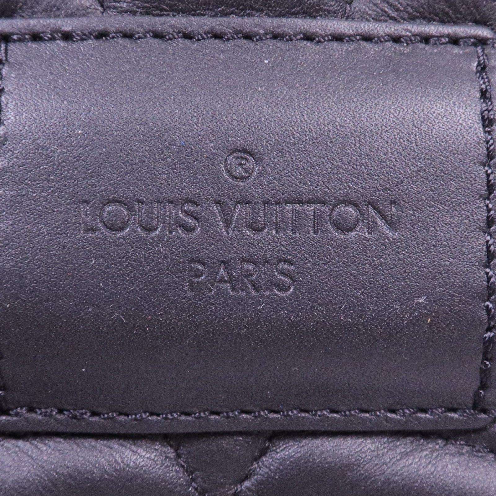 LOUIS VUITTON 牛皮皮革New Wave Heart Bag金扣肩背袋