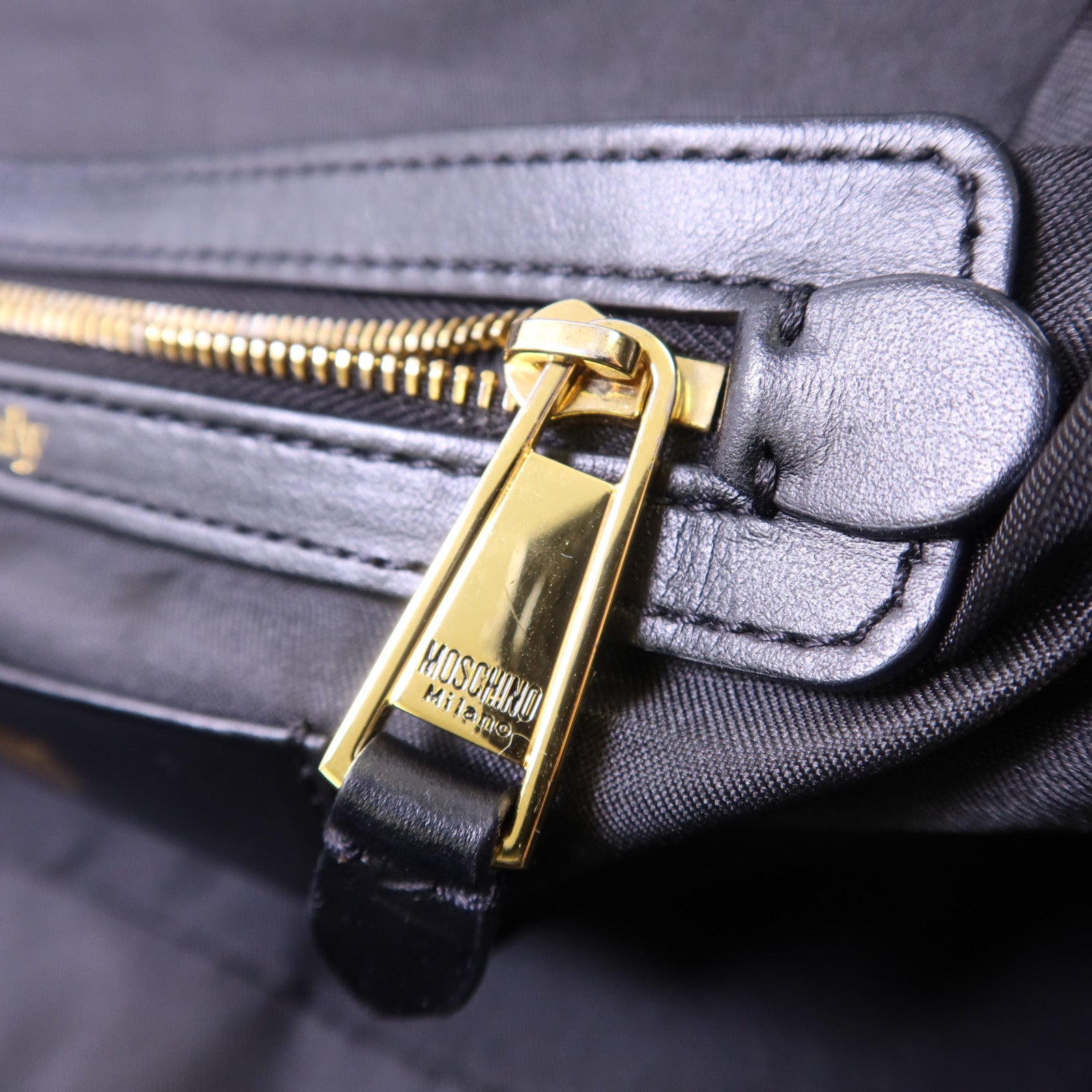 MOSCHINO 皮革Shoulder Bag金扣肩背袋