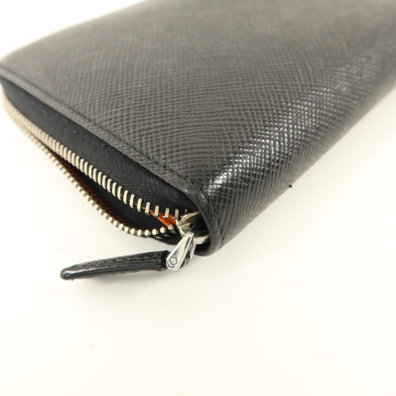 PRADA Saffiano皮革Long Round Wallet銀扣長錢包
