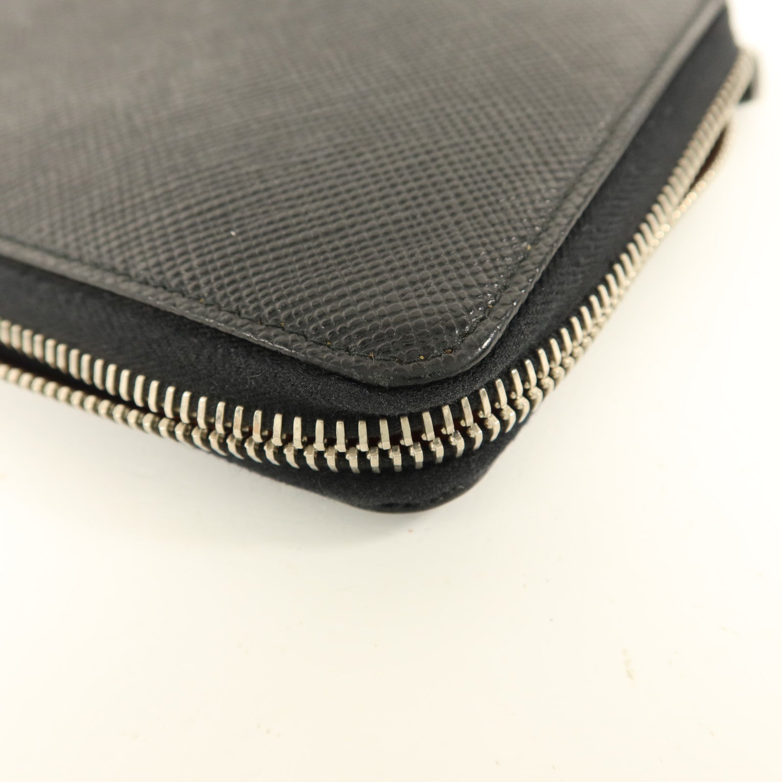 PRADA Saffiano皮革Long Round Wallet銀扣長錢包