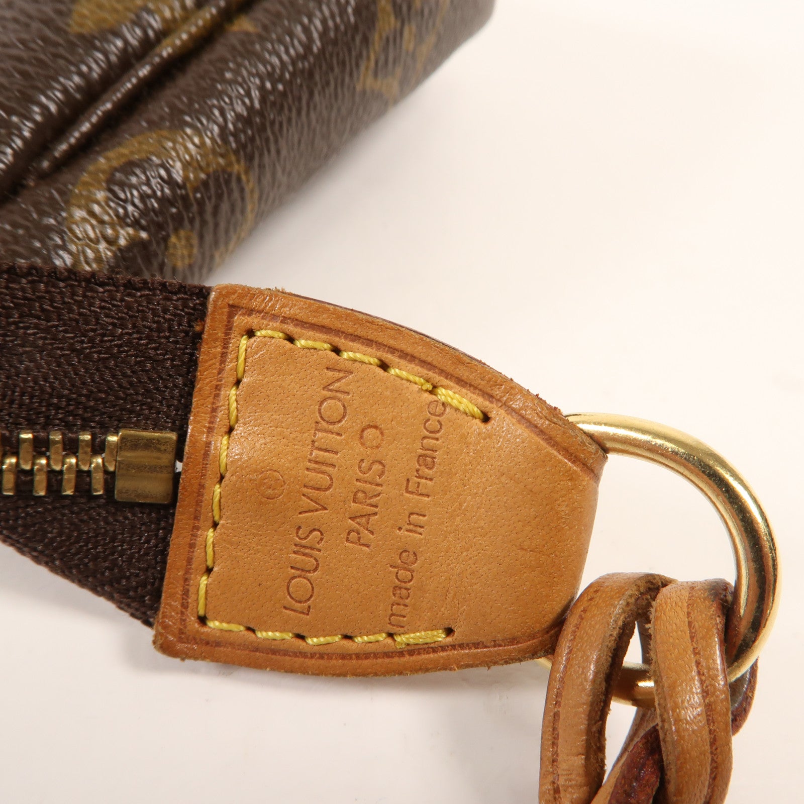LOUIS VUITTON Monogram Pochette Accessories金扣手挽袋