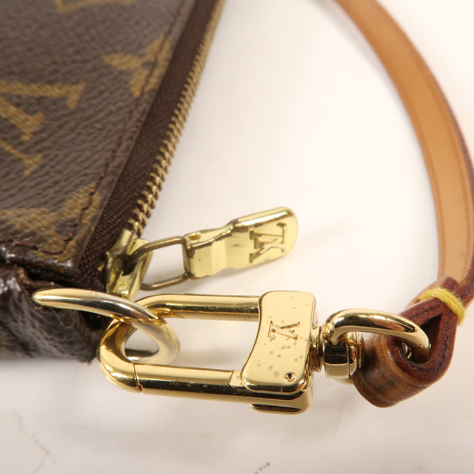 LOUIS VUITTON Monogram Pochette Accessories金扣手挽袋