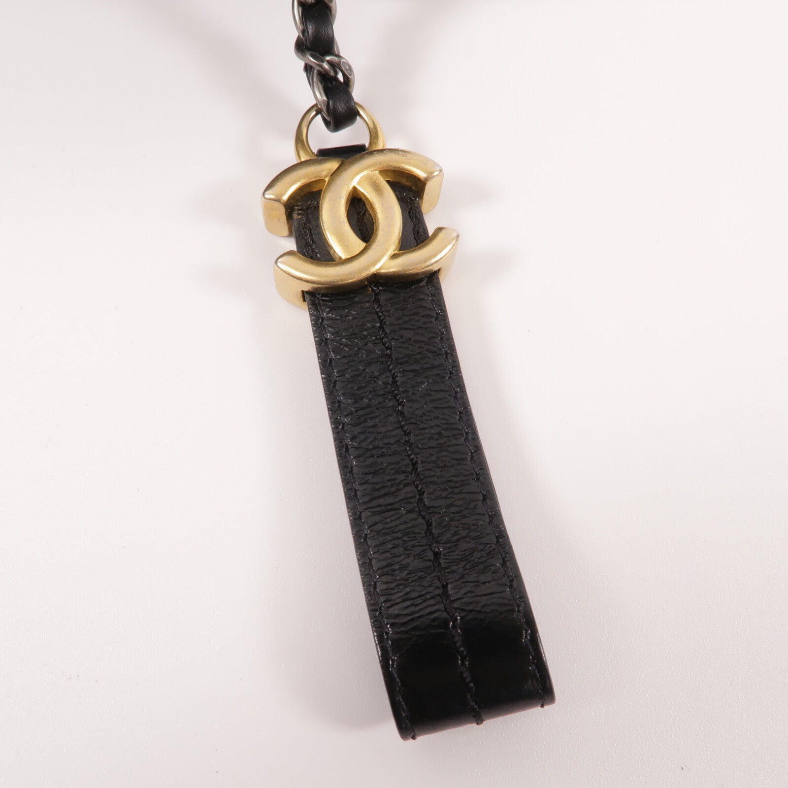 CHANEL 牛皮皮革Gabrielle Medium鏈帶肩背袋