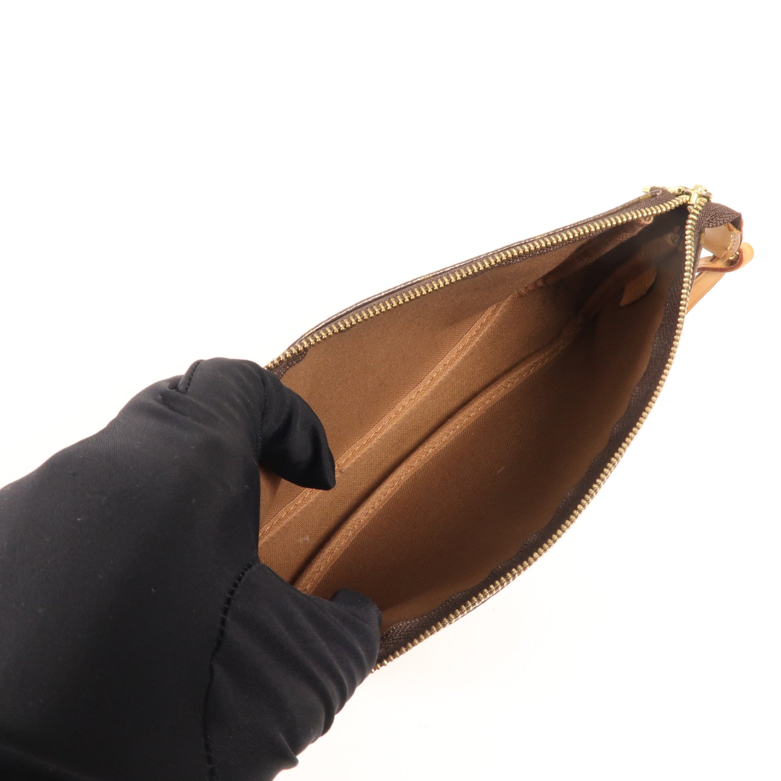 LOUIS VUITTON Monogram Pochette Accessories金扣手挽袋