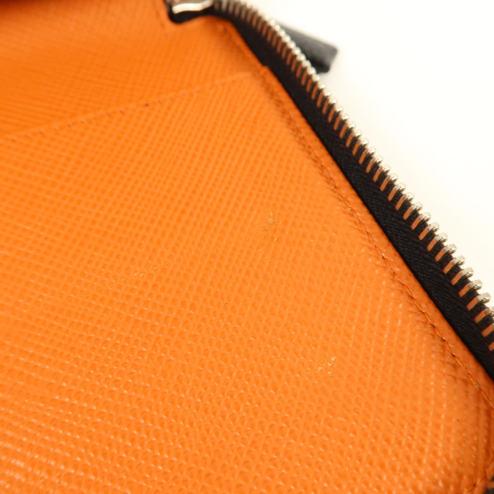 PRADA Saffiano皮革Long Round Wallet銀扣長錢包