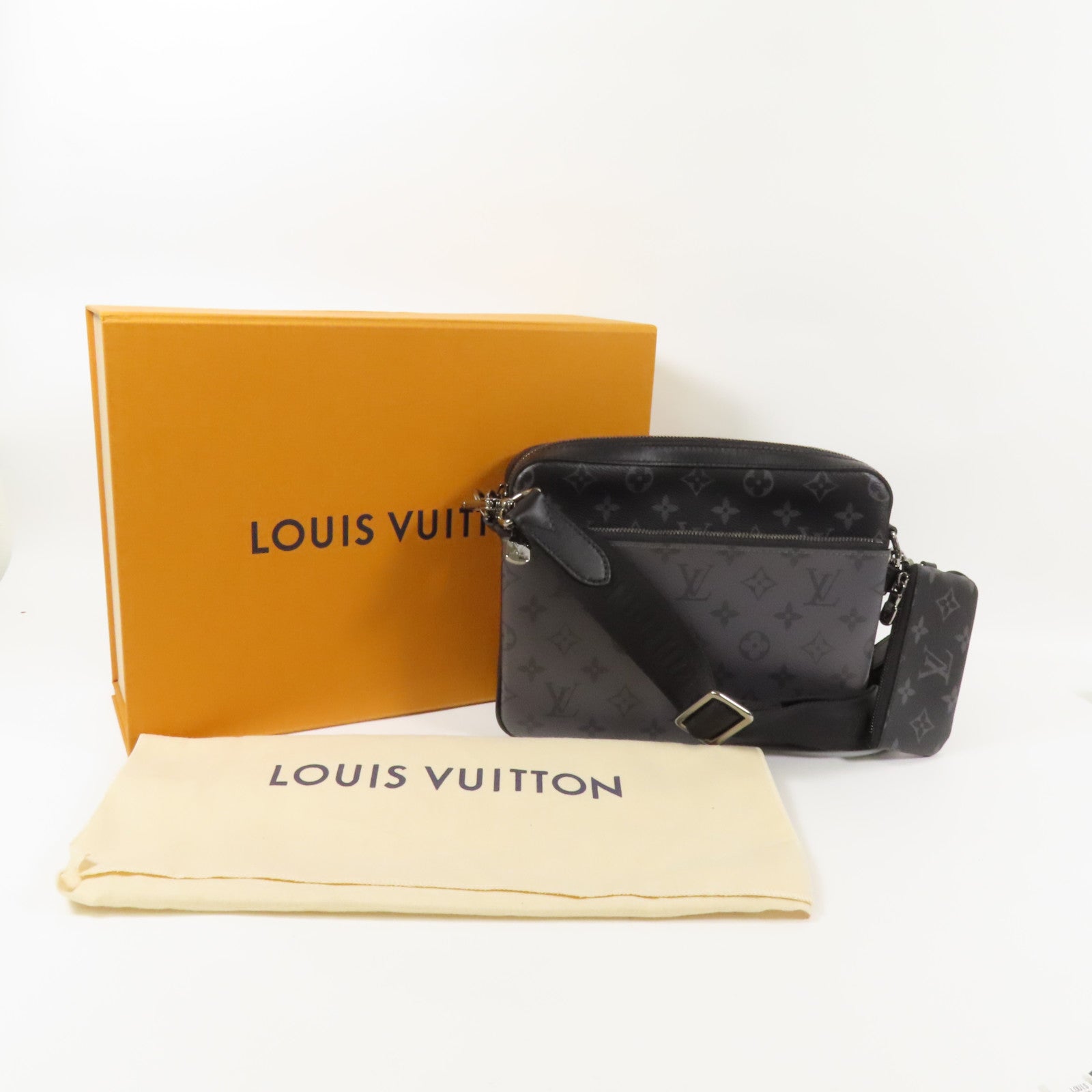 LOUIS VUITTON Monogram Eclipse Reverse Trio Messenger銀扣肩背袋灰色