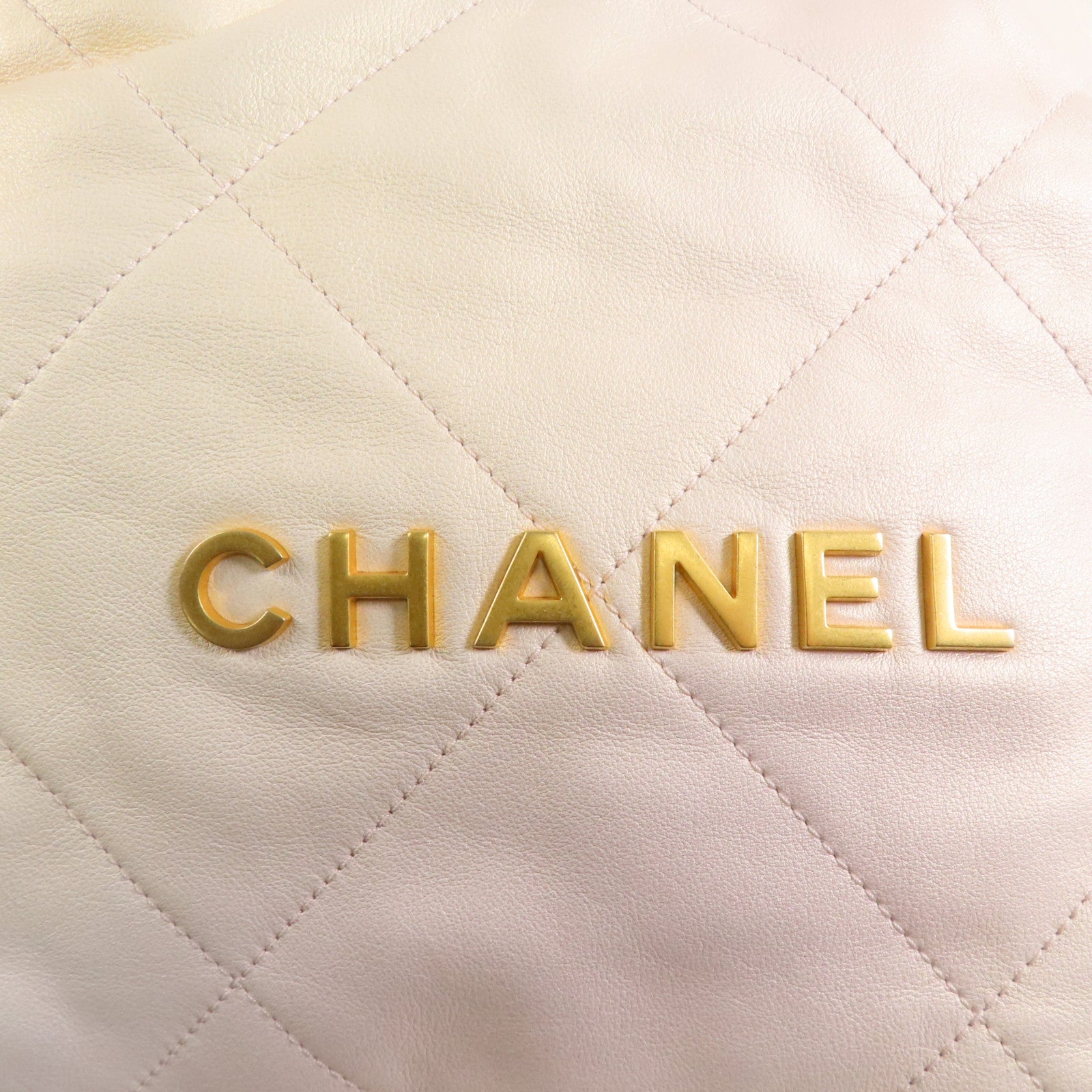 CHANEL 牛皮皮革Chanel 22 Medium金扣鏈帶肩背袋