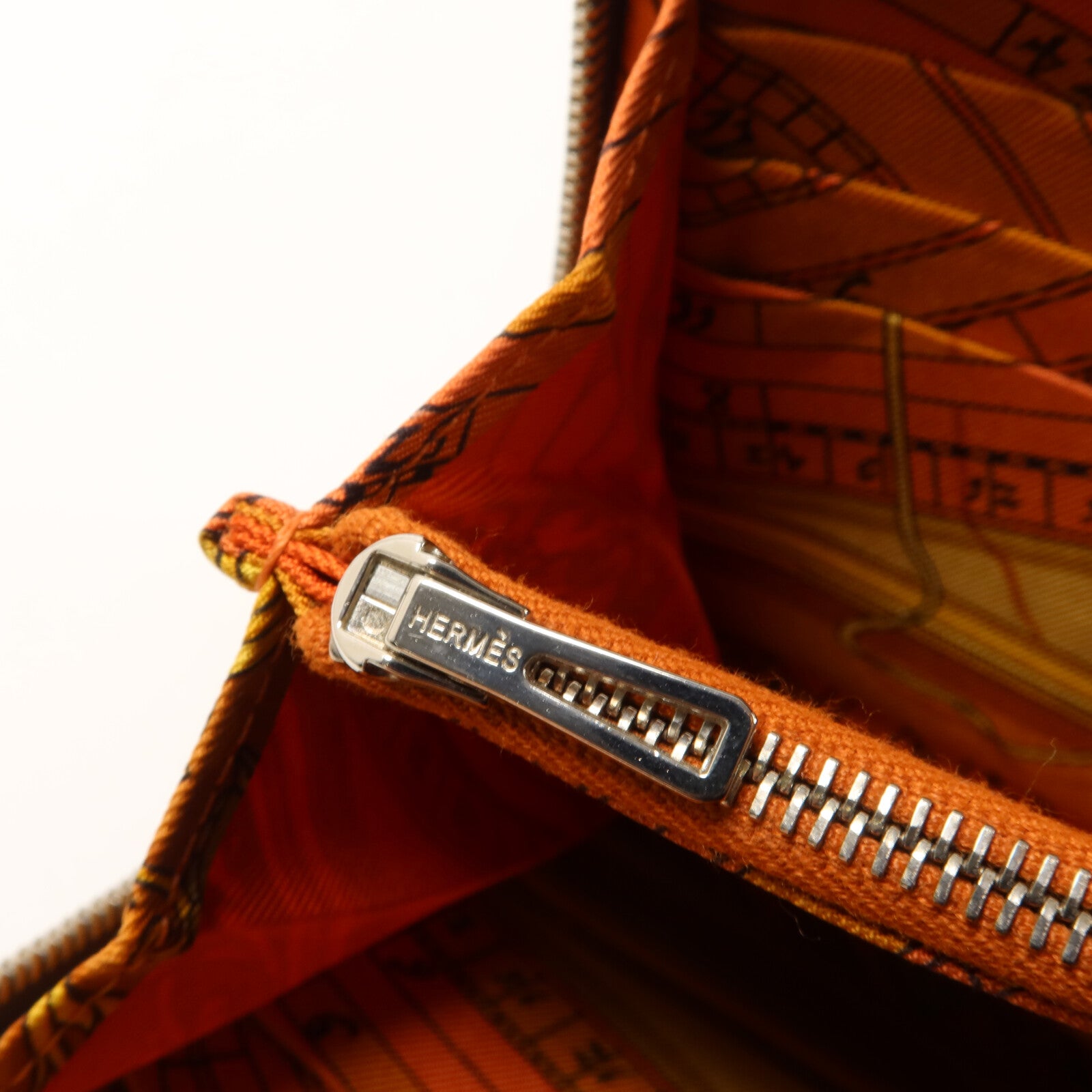 HERMES Epsom皮革Silk In Long Wallet長錢包Etain