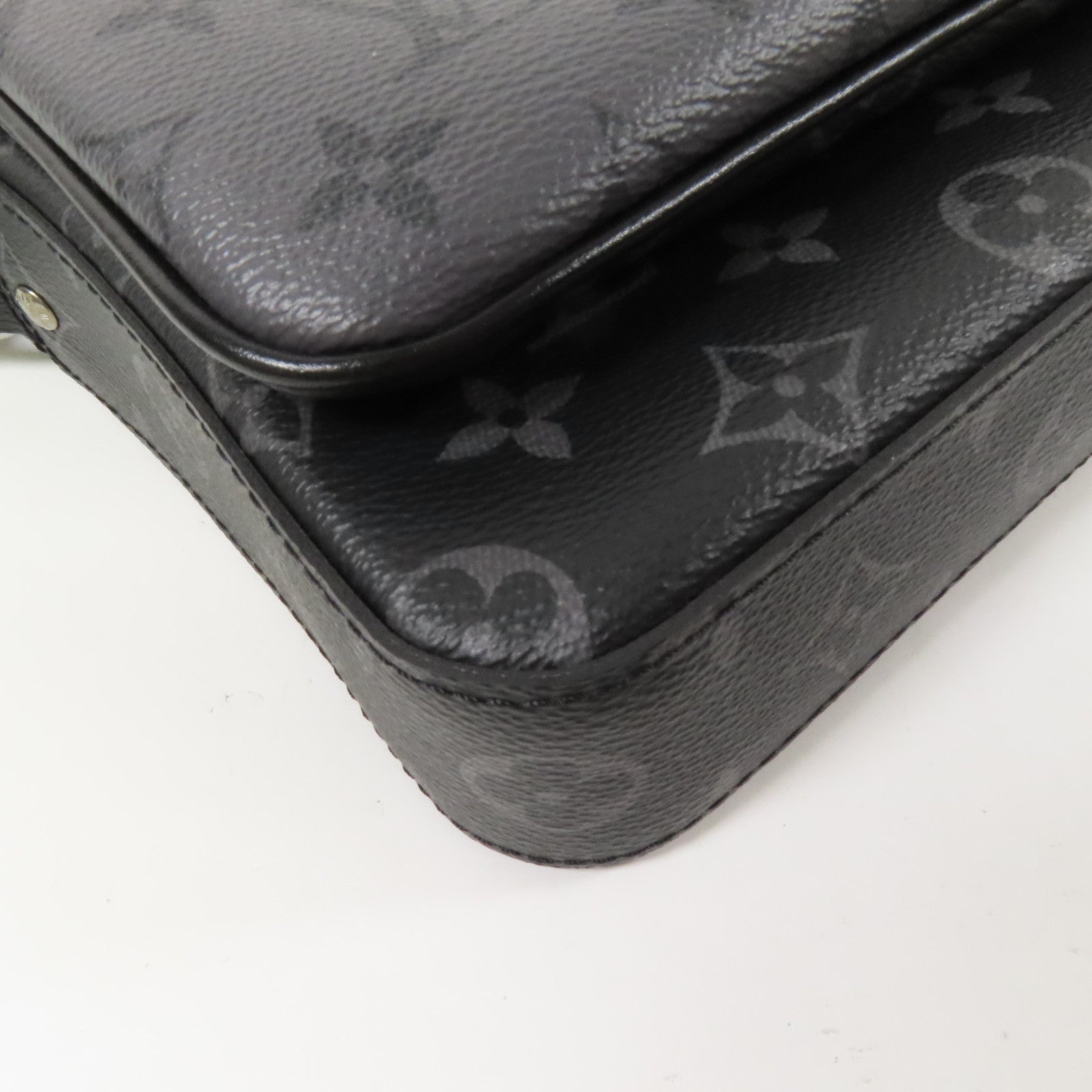LOUIS VUITTON Monogram Eclipse Reverse Trio Messenger銀扣肩背袋灰色