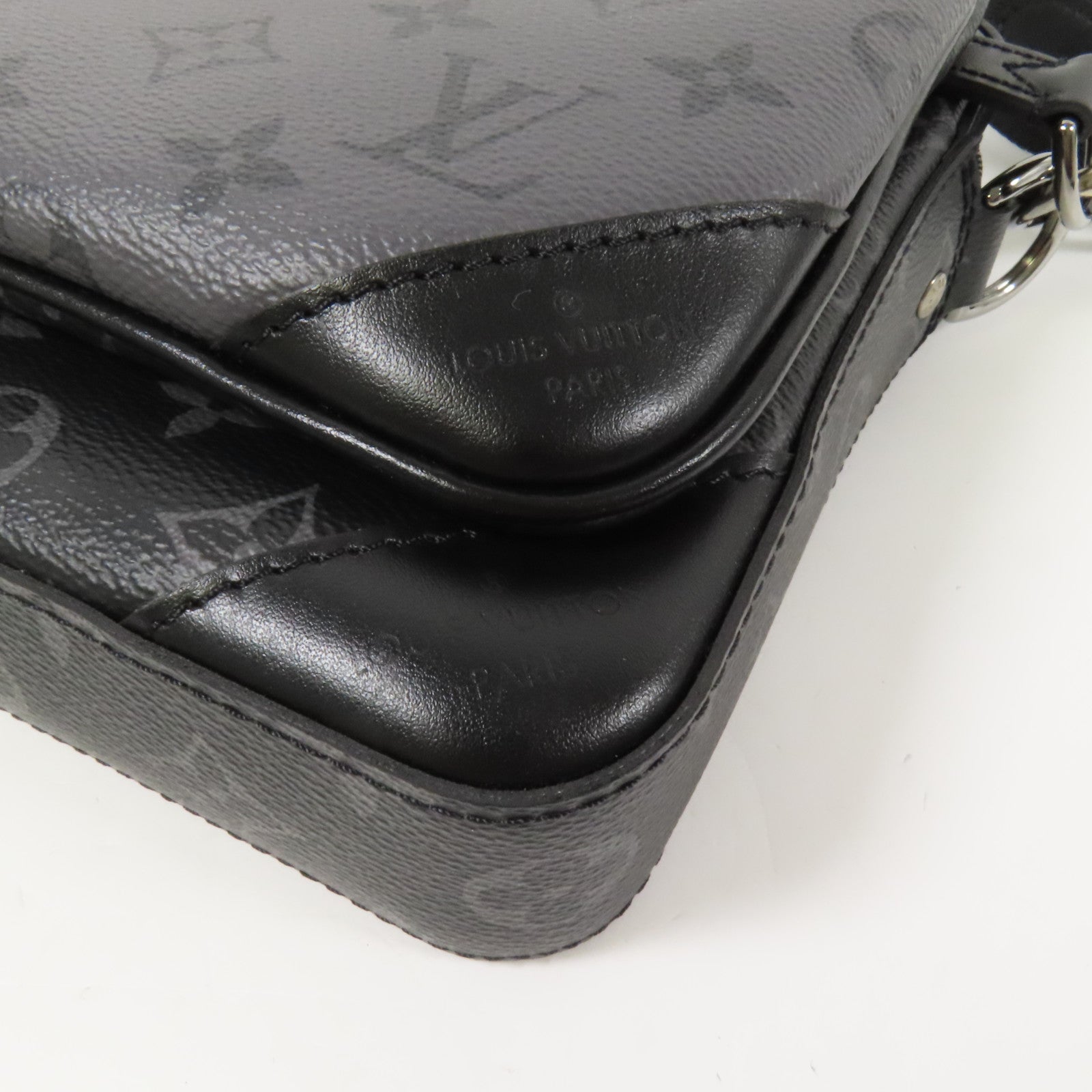 LOUIS VUITTON Monogram Eclipse Reverse Trio Messenger銀扣肩背袋灰色