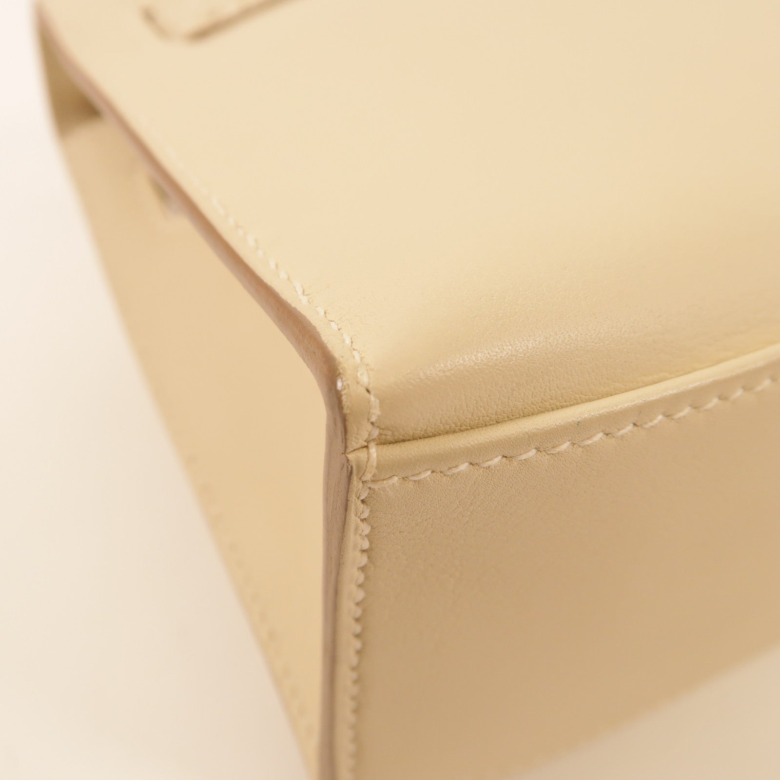 HERMES Swift皮革Pochette Kelly金扣手挽袋Nata