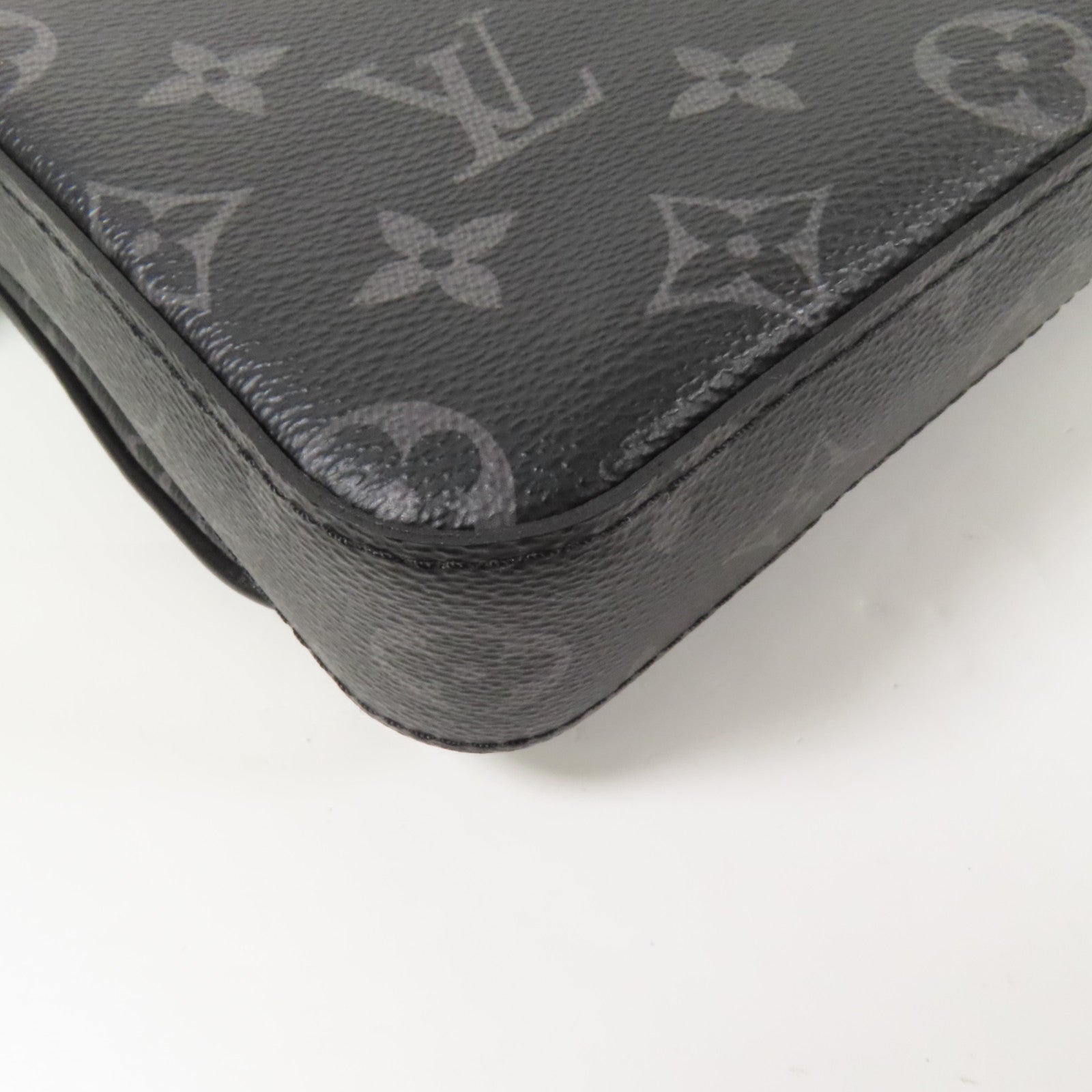 LOUIS VUITTON Monogram Eclipse Reverse Trio Messenger銀扣肩背袋灰色